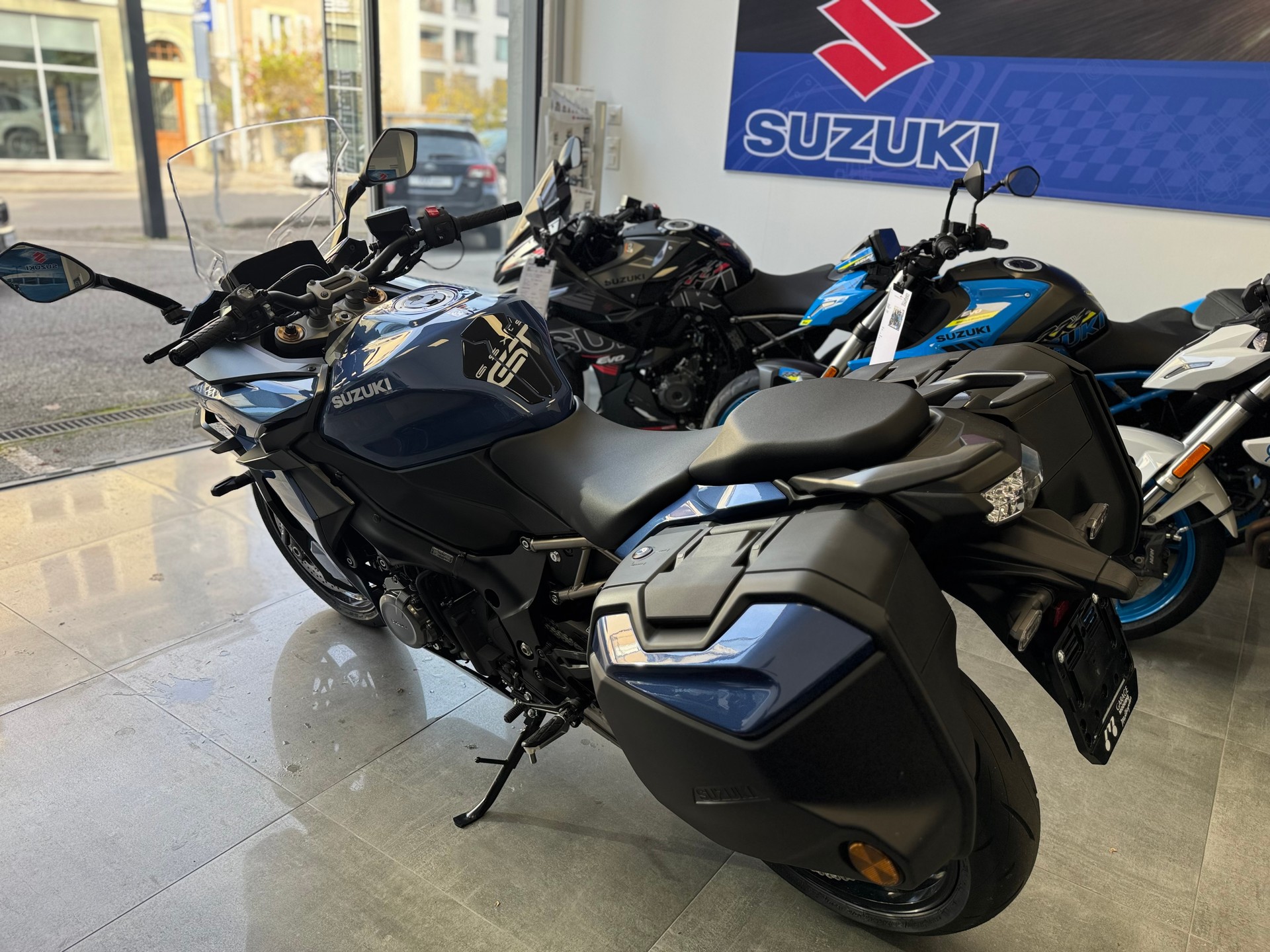 SUZUKI GSX-S 1000 GT Travel-showroom-element-3