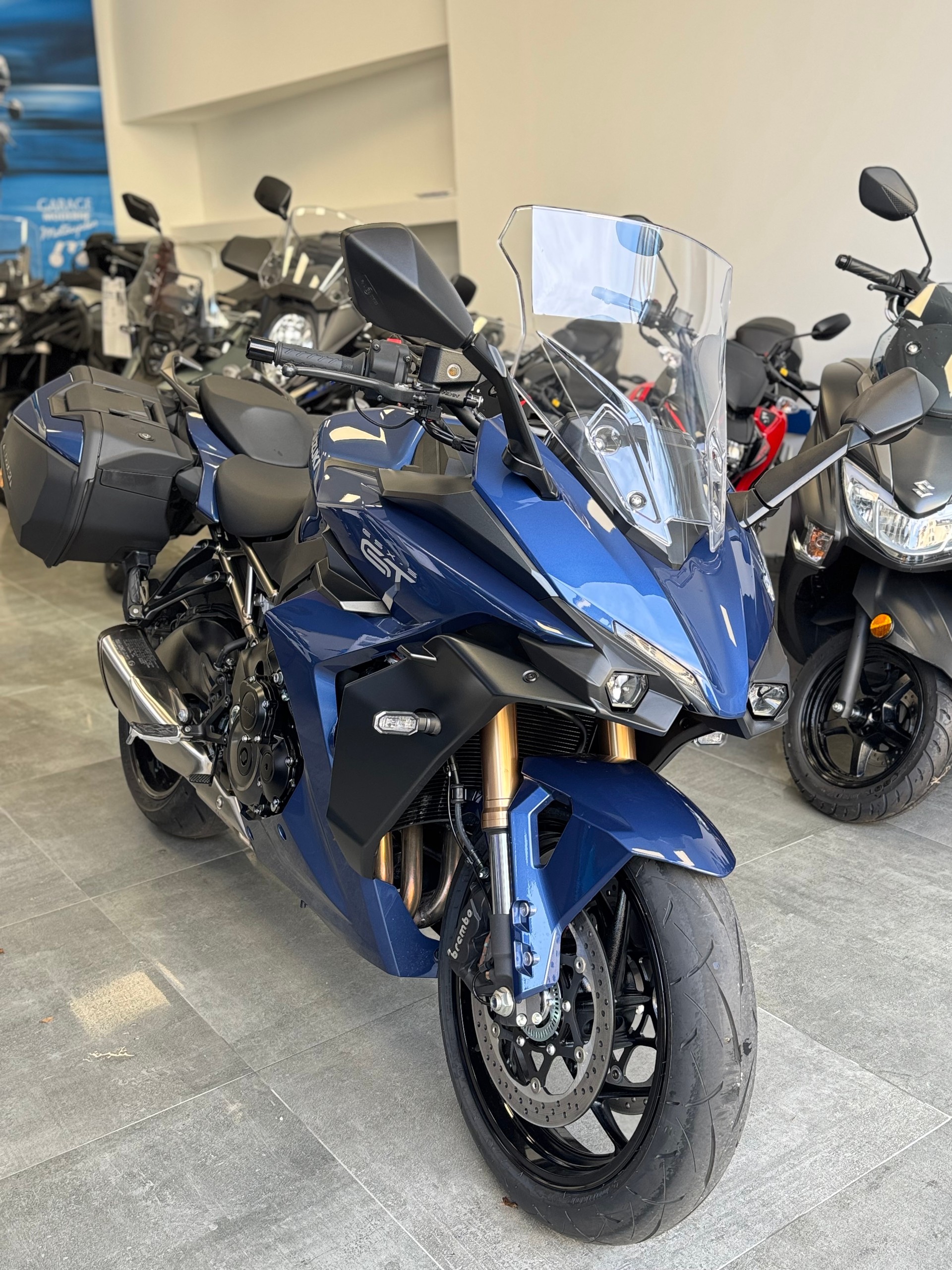 SUZUKI GSX-S 1000 GT Travel-showroom-element-1