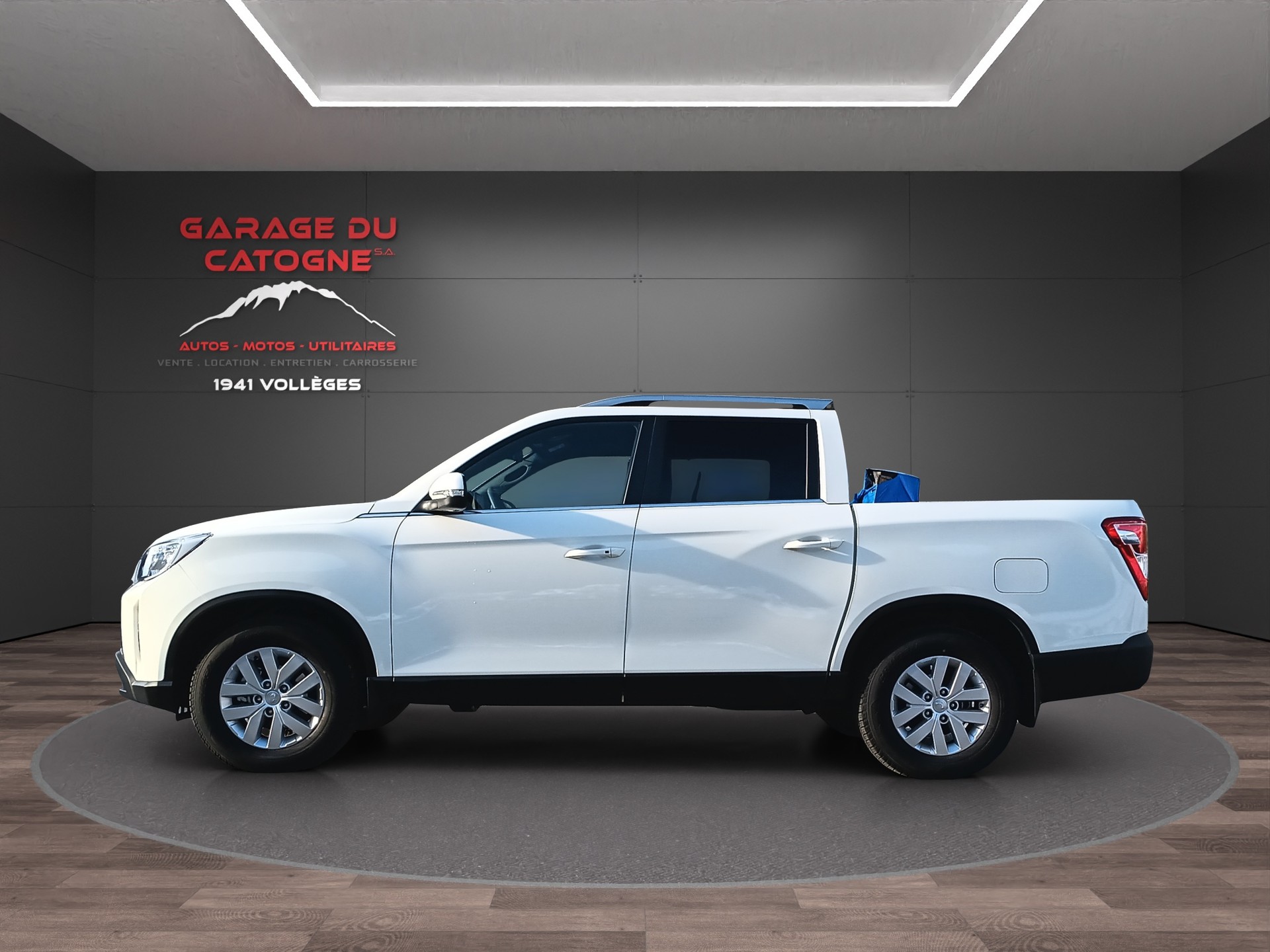 KGM-SsangYong Musso 2.2 Platinum 4WD A-showroom-element-2