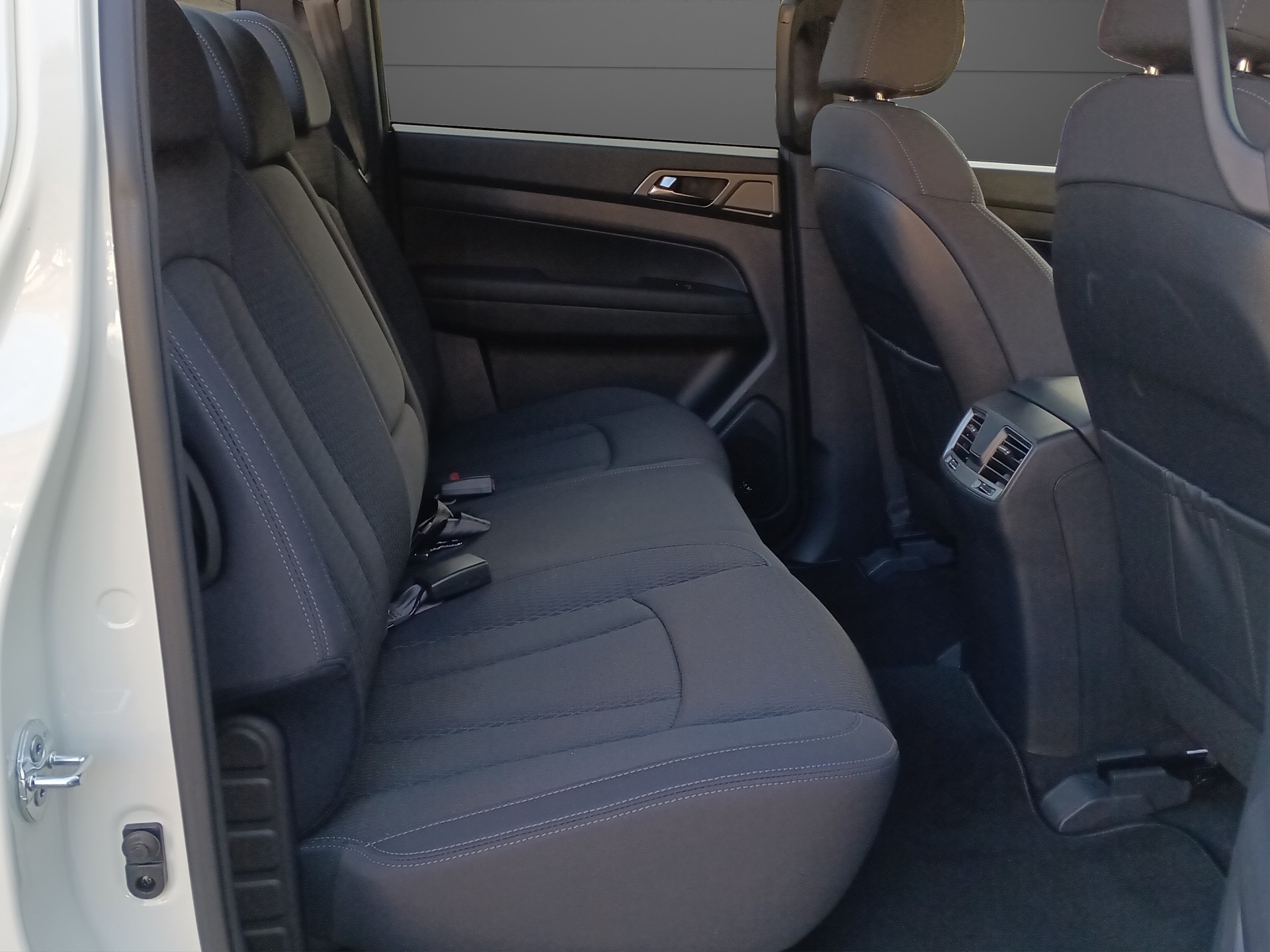 KGM-SsangYong Musso 2.2 Platinum 4WD A-image-16
