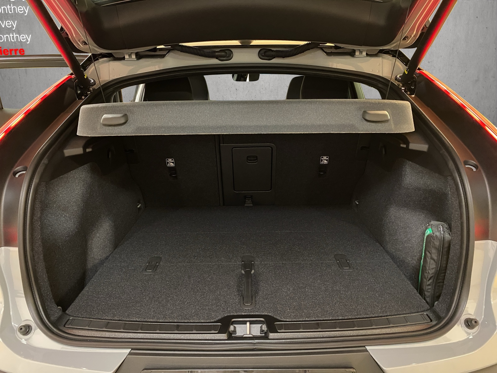VOLVO EC40 82kWh Twin Motor AWD Ultra Xcentric Edition-image-13