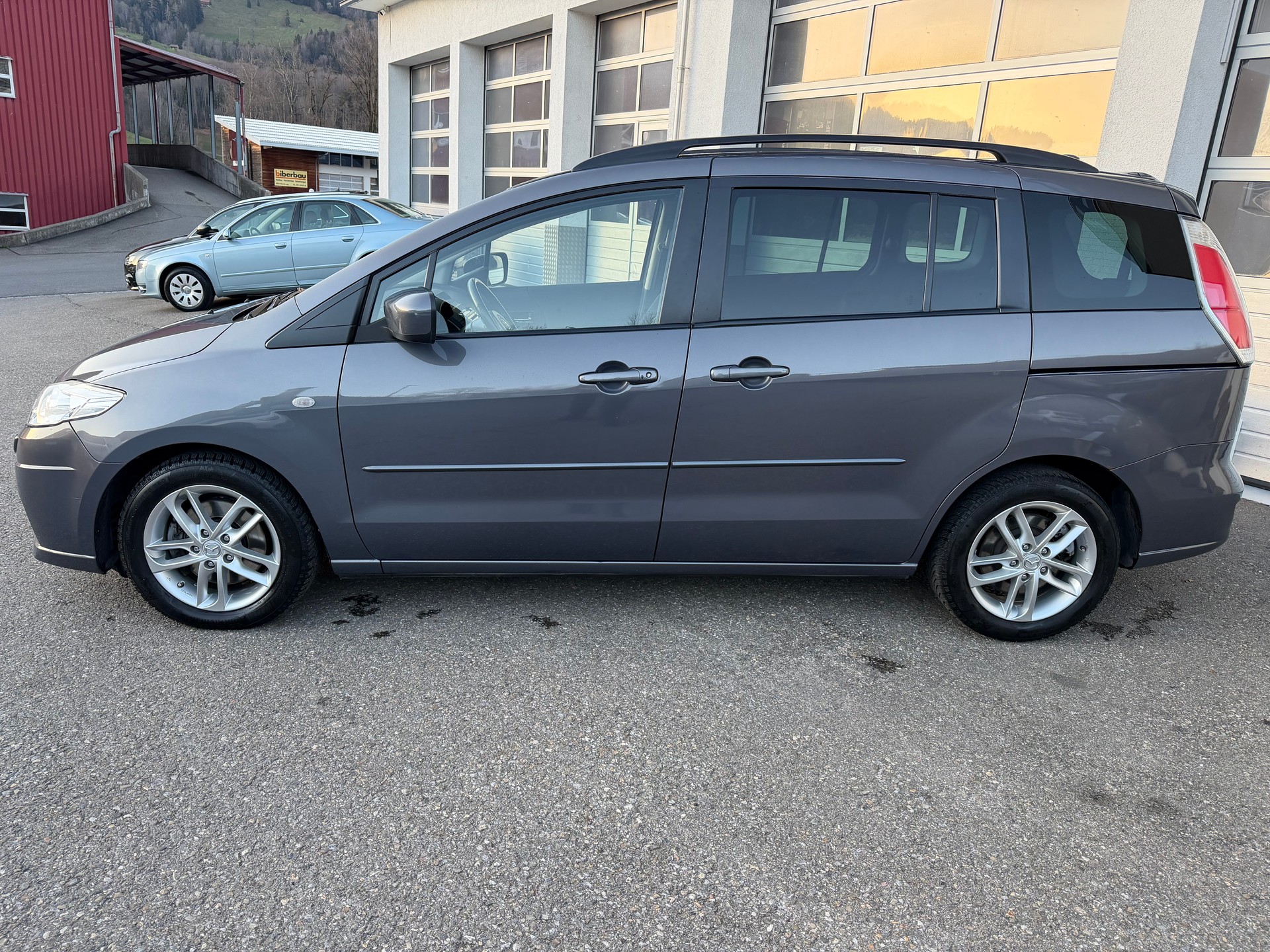 MAZDA 5 2.0 16V Confort-showroom-element-1