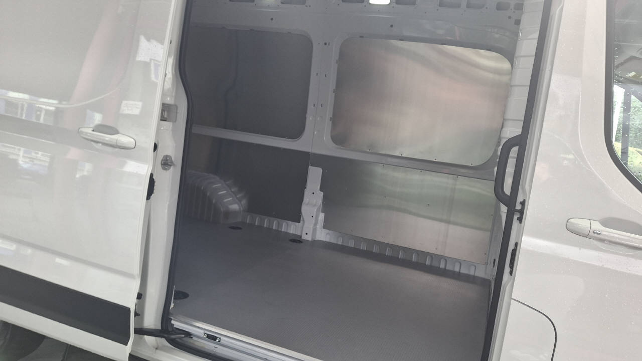 MAXUS Deliver 9 Kaw. L3H2 2.0 TD Luxury-image-4