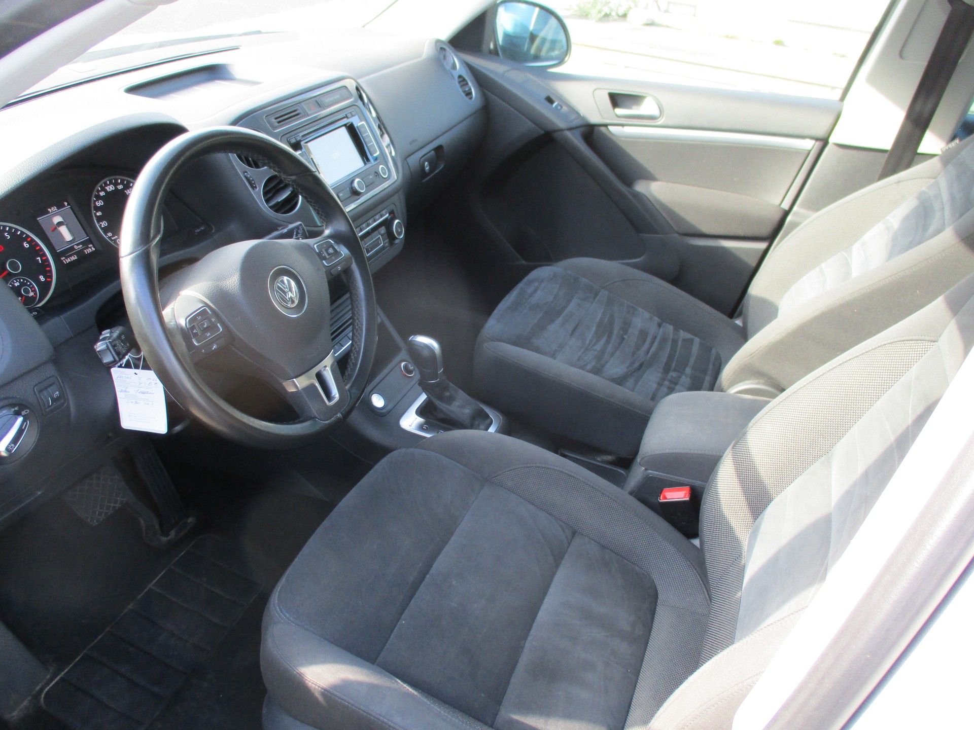 VW Tiguan 2.0 TSI R-Line Design 4Motion DSG-image-5