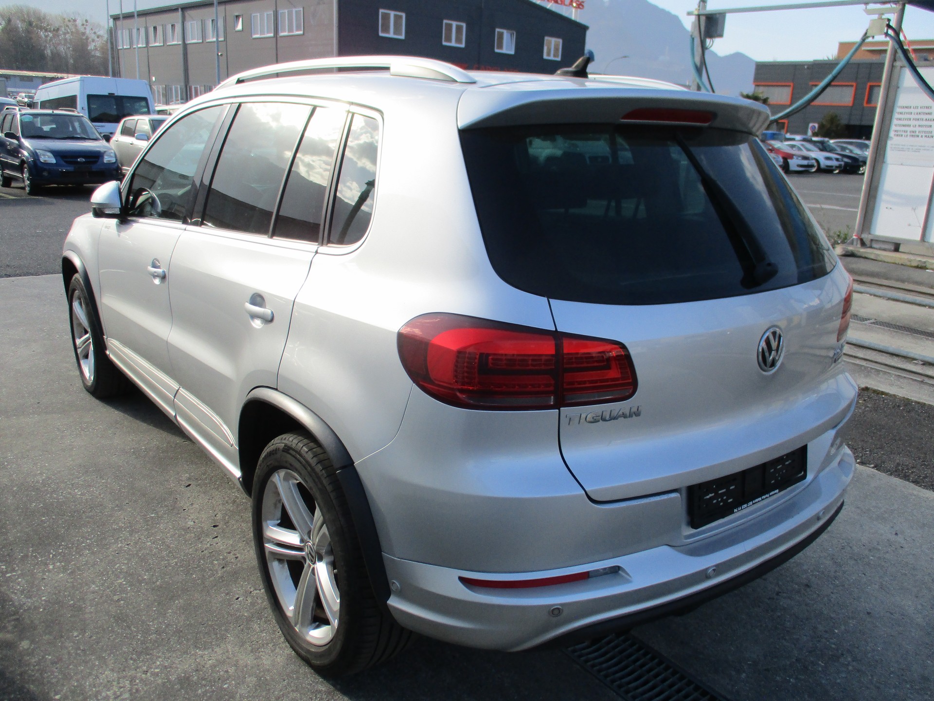 VW Tiguan 2.0 TSI R-Line Design 4Motion DSG-image-4