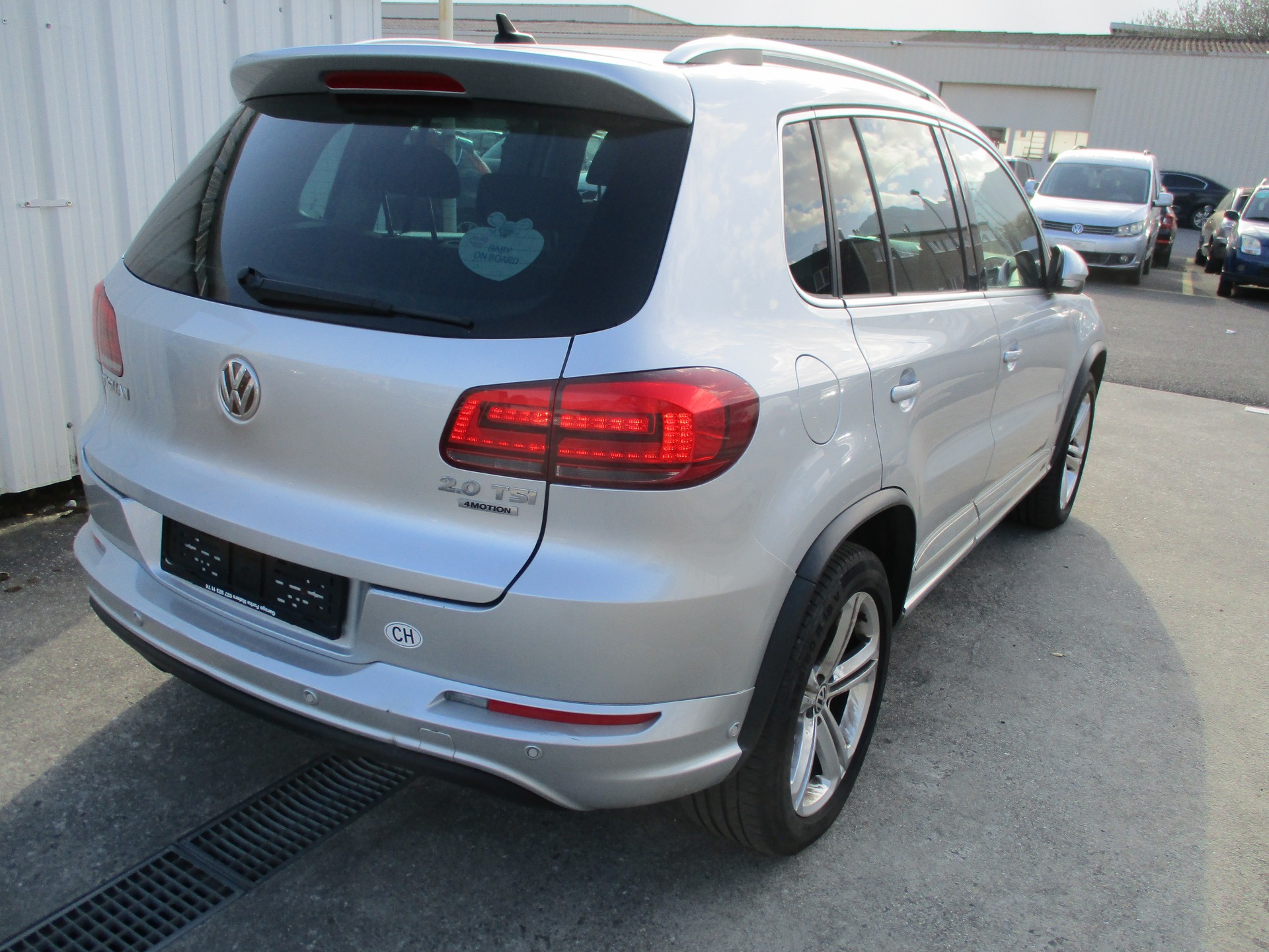 VW Tiguan 2.0 TSI R-Line Design 4Motion DSG-image-3