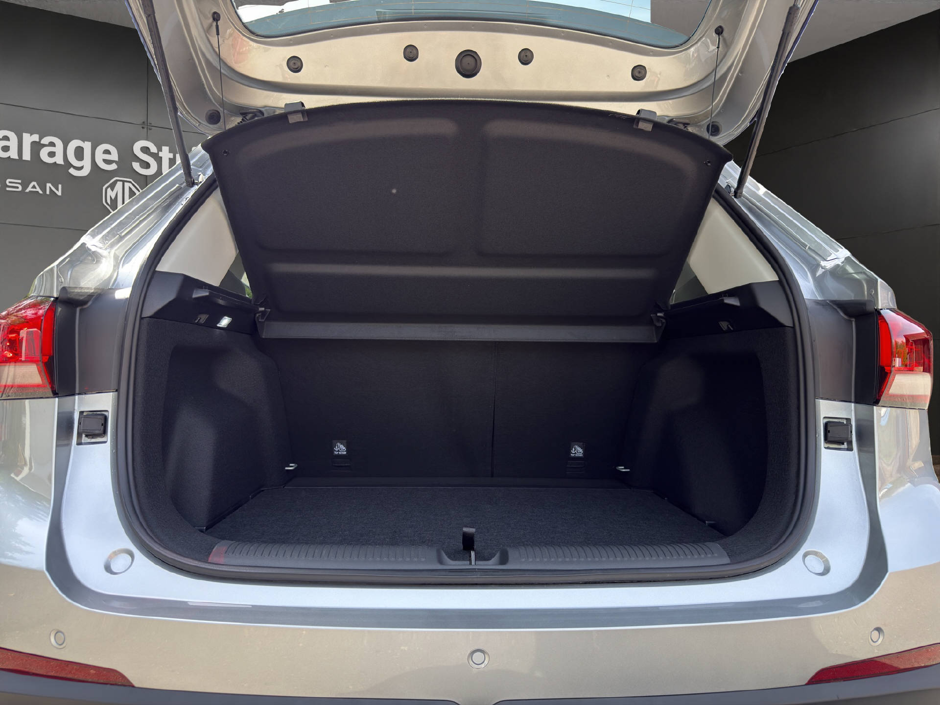 MG ZS 1.5 Hybrid+ Luxury-image-12