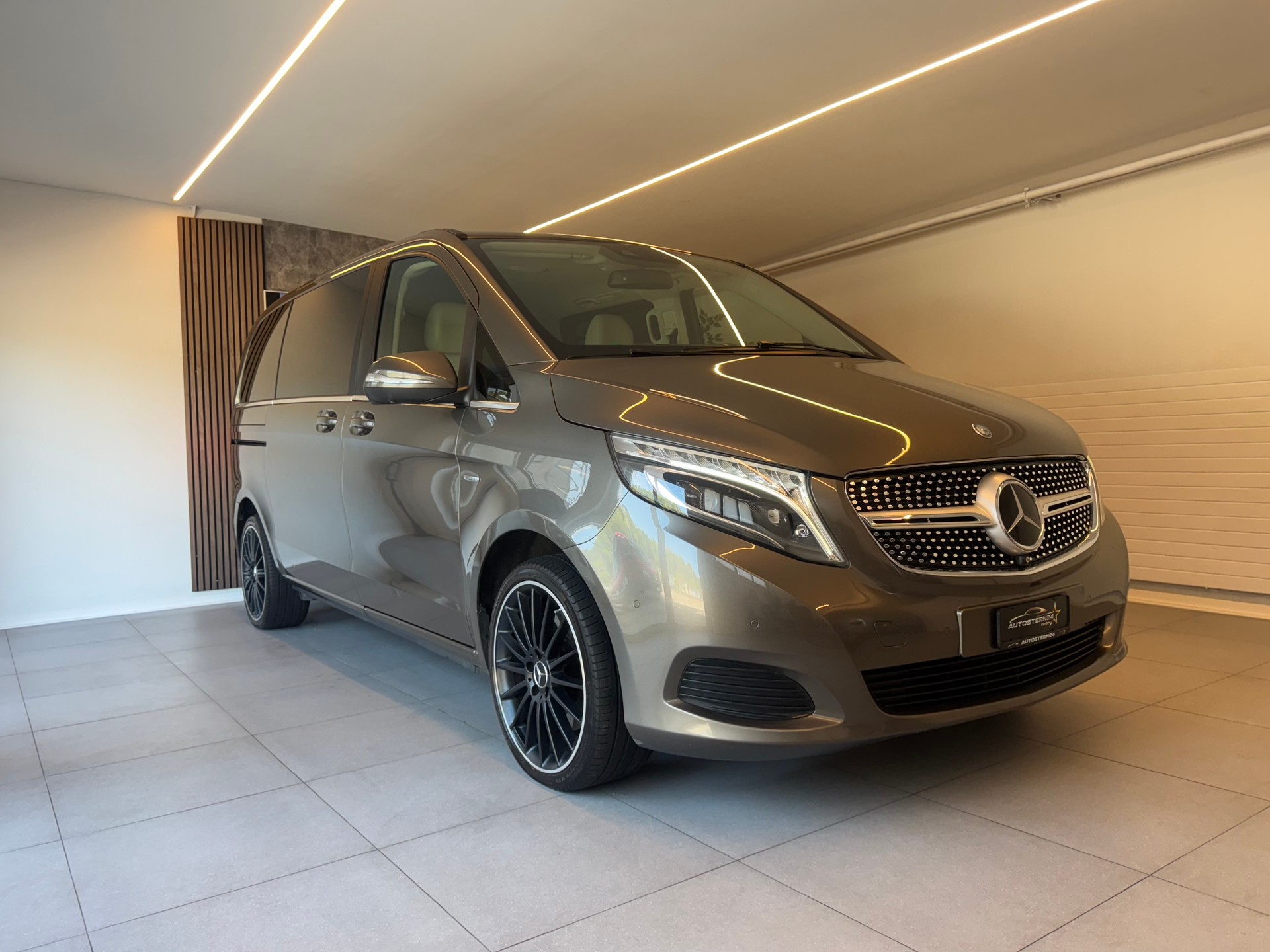 MERCEDES-BENZ V 250 d Avantgarde lang 7G-Tronic *7 Plätzer *CH-Fahrzeug*-showroom-element-1