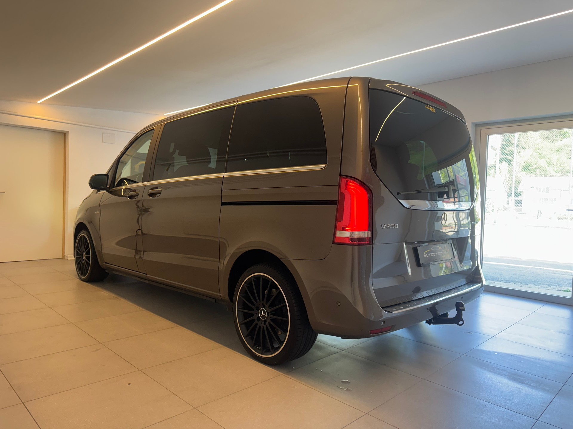 MERCEDES-BENZ V 250 d Avantgarde lang 7G-Tronic *7 Plätzer *CH-Fahrzeug*-image-5