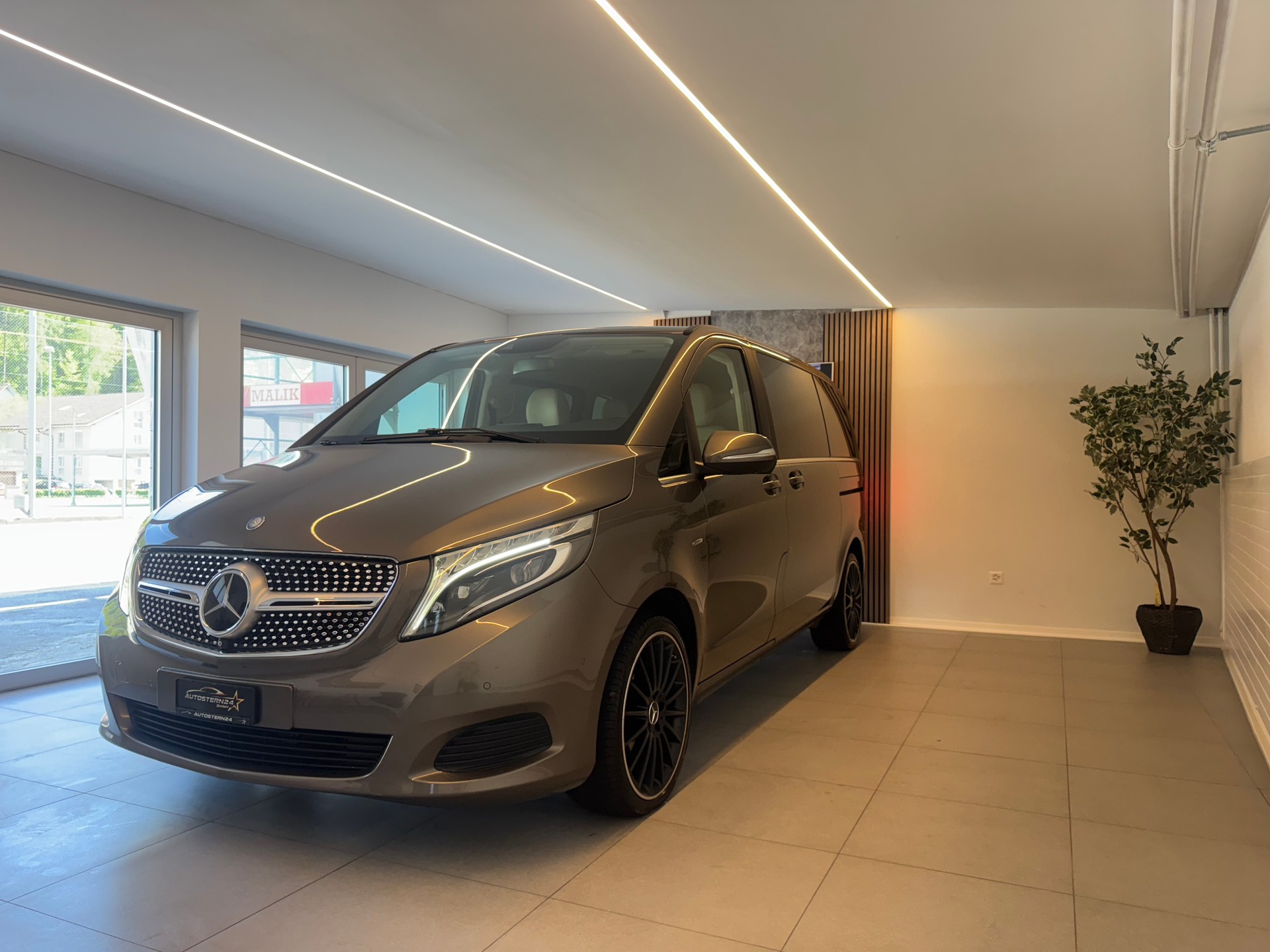 MERCEDES-BENZ V 250 d Avantgarde lang 7G-Tronic *7 Plätzer *CH-Fahrzeug*