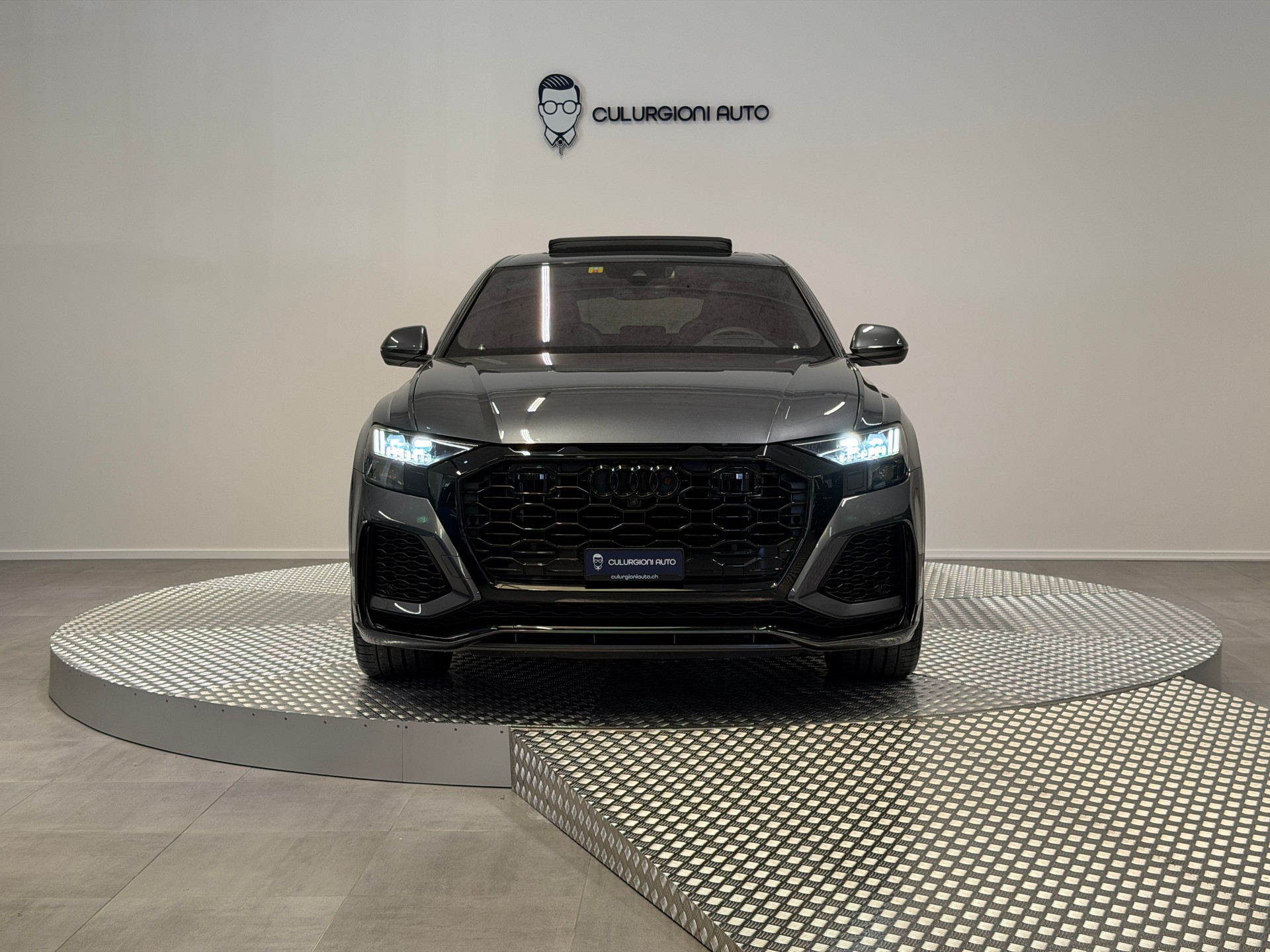 AUDI RSQ8 quattro tiptronic-showroom-element-1