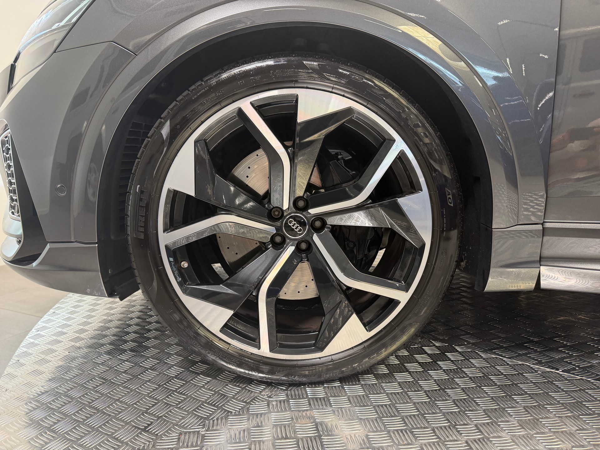 AUDI RSQ8 quattro tiptronic-image-16