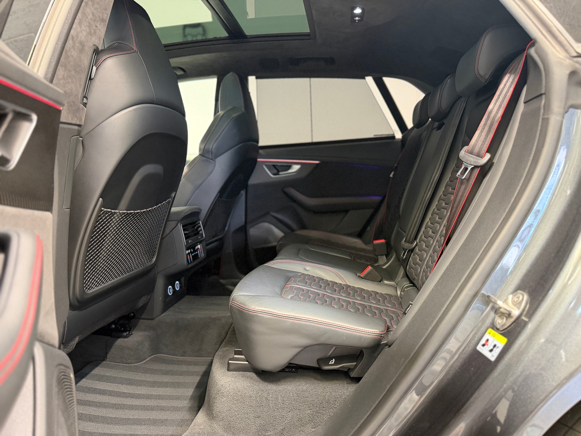 AUDI RSQ8 quattro tiptronic-image-13