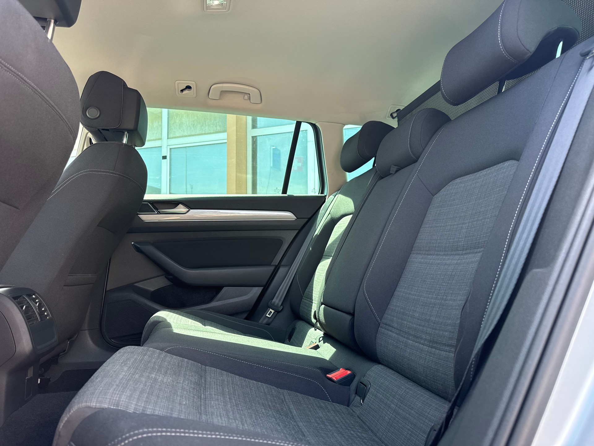 VW Passat Variant 1.5 TSI EVO Business DSG-image-12