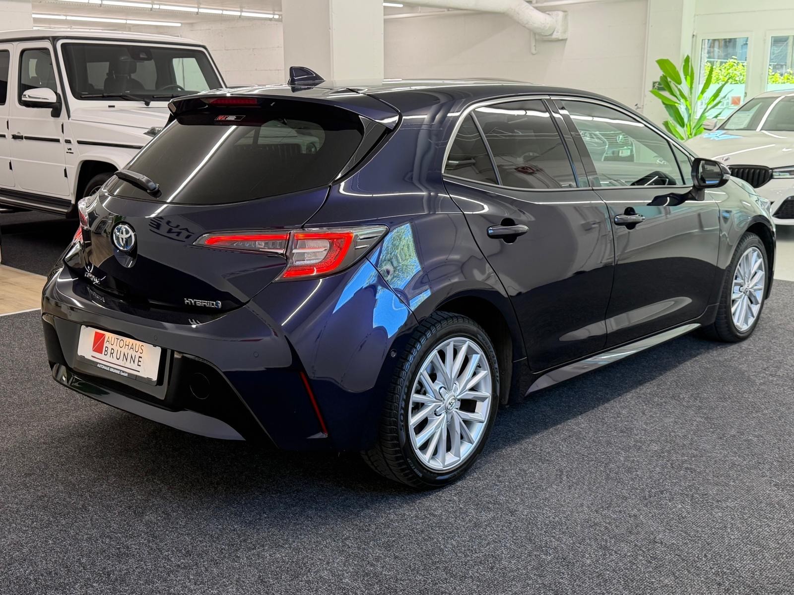 TOYOTA Corolla 1.8 HSD Active e- CVT-showroom-element-3