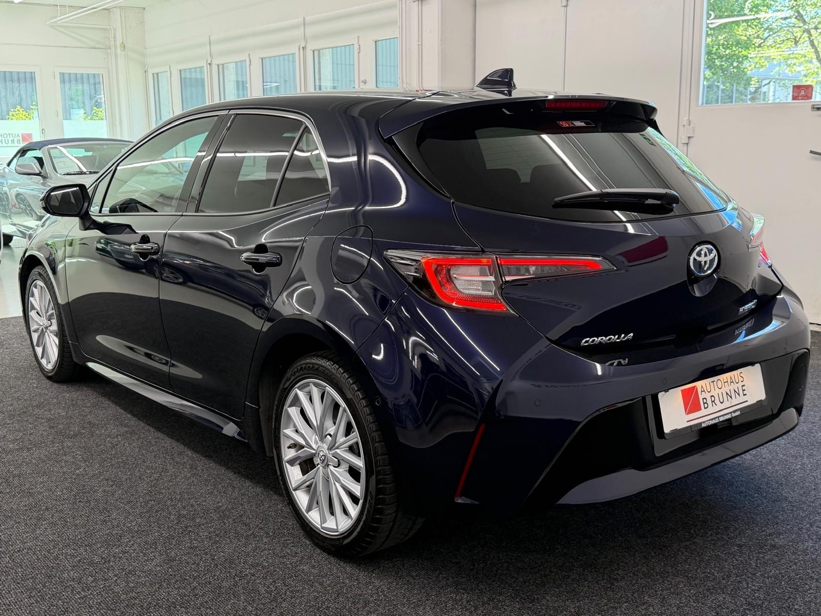 TOYOTA Corolla 1.8 HSD Active e- CVT-image-6