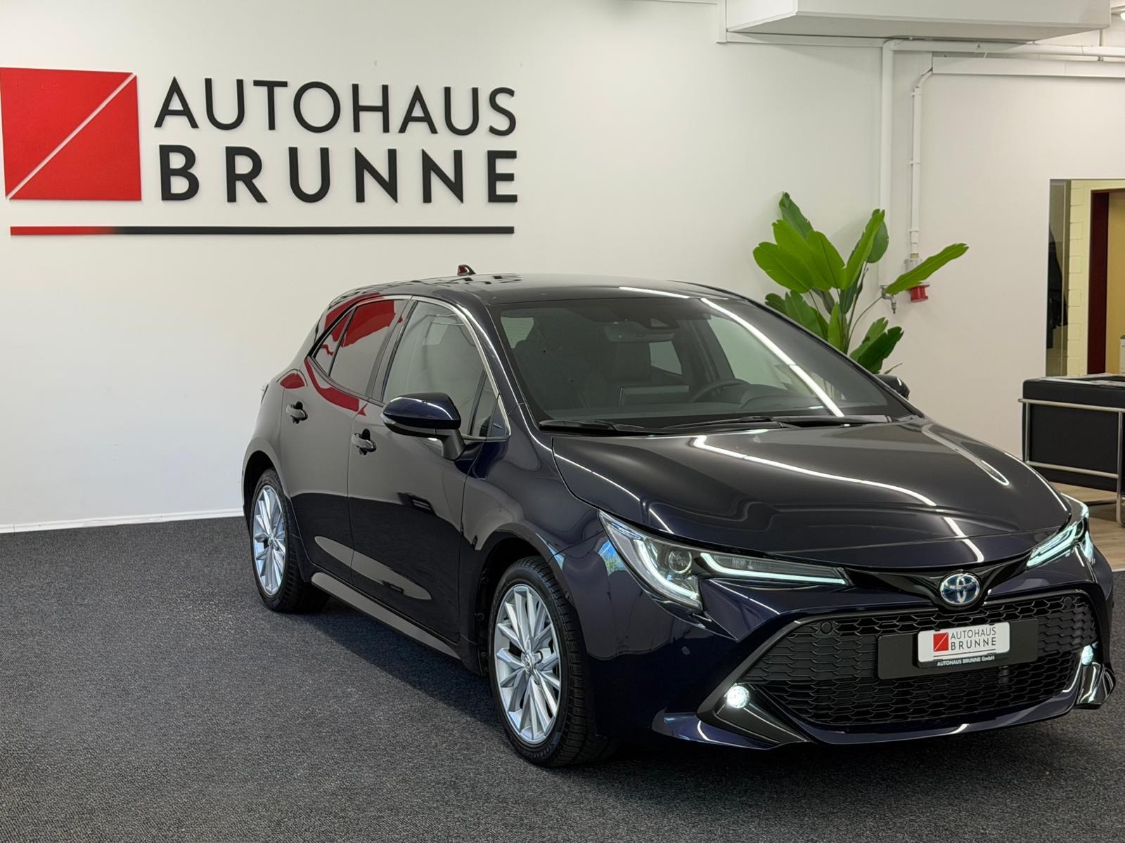 TOYOTA Corolla 1.8 HSD Active e- CVT-showroom-element-2