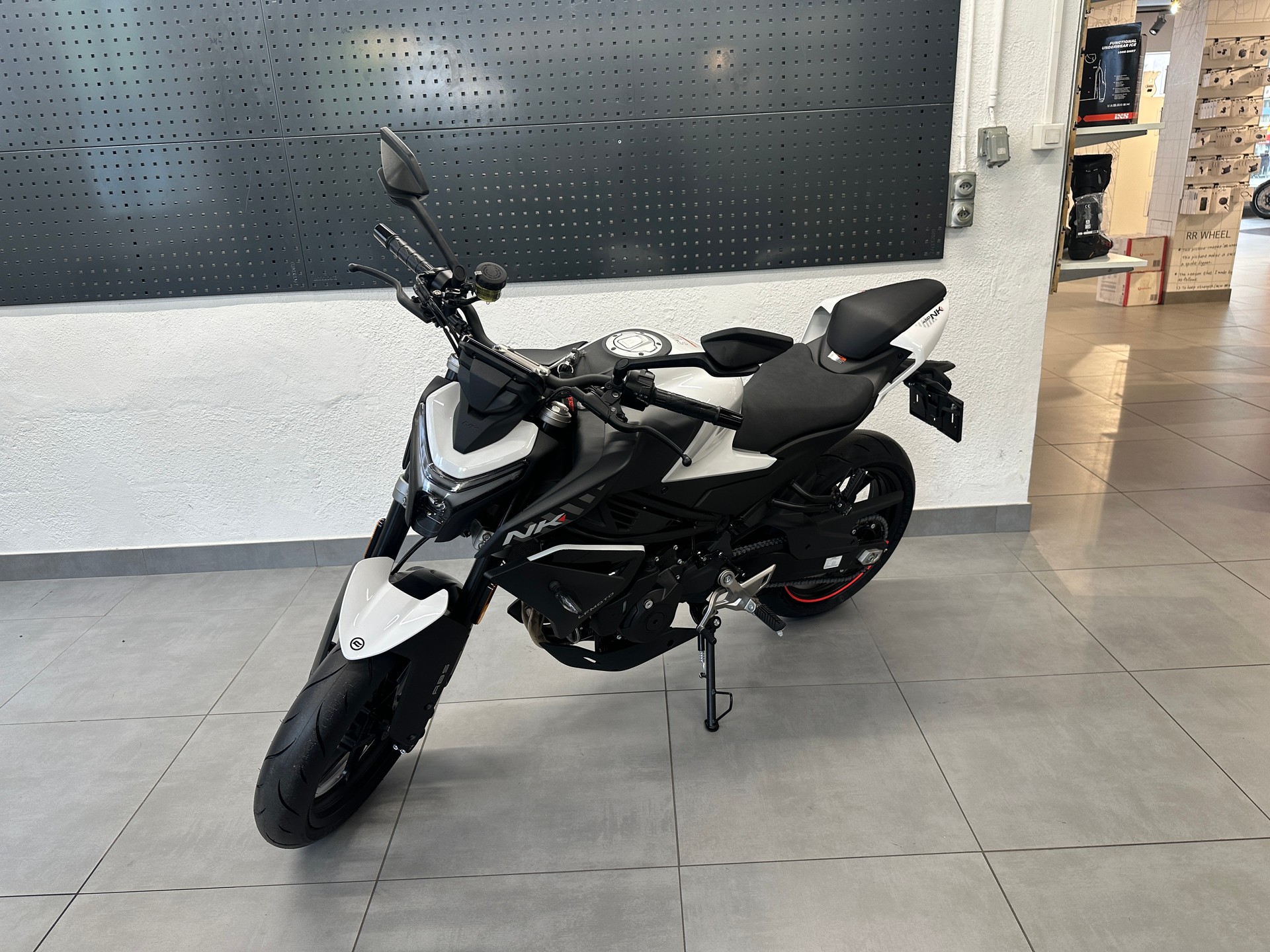 CF MOTO 450 NK | Ab Lager lieferbar | Neu | Naked Bike | A2 | Garantie-image-6