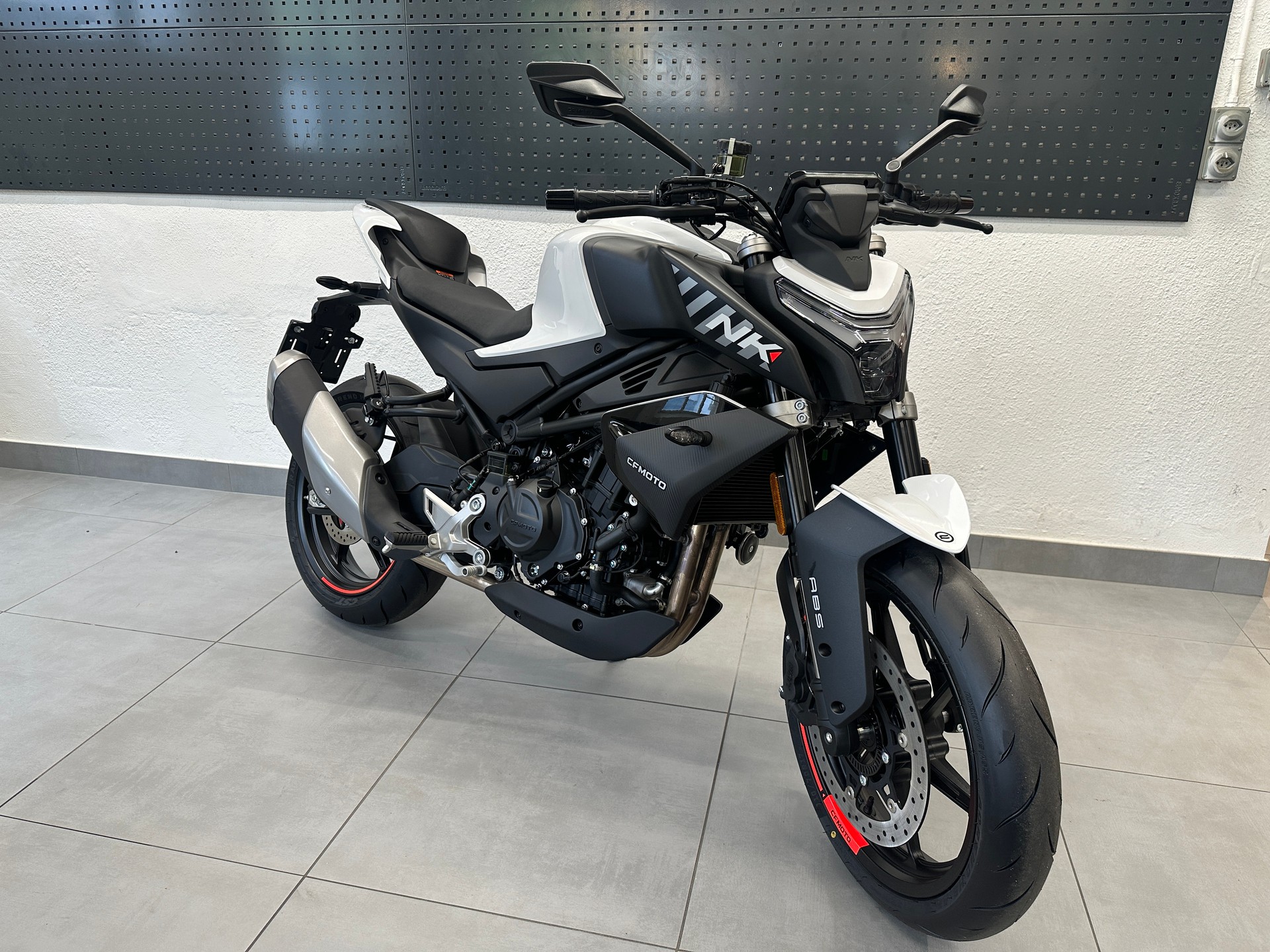 CF MOTO 450 NK | Ab Lager lieferbar | Neu | Naked Bike | A2 | Garantie