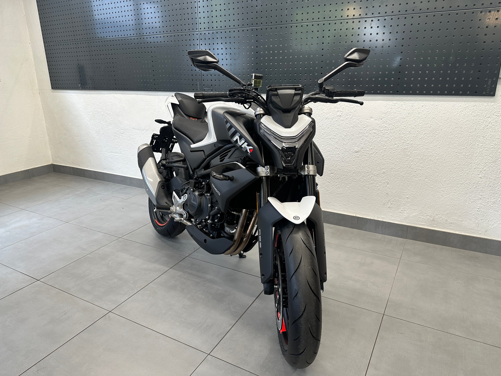CF MOTO 450 NK | Ab Lager lieferbar | Neu | Naked Bike | A2 | Garantie-showroom-element-1