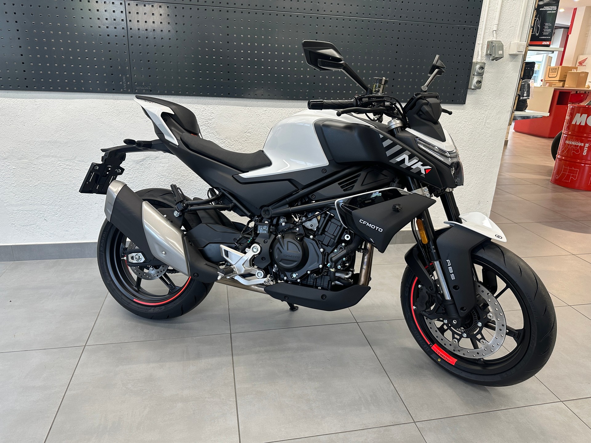 CF MOTO 450 NK | Ab Lager lieferbar | Neu | Naked Bike | A2 | Garantie-showroom-element-3