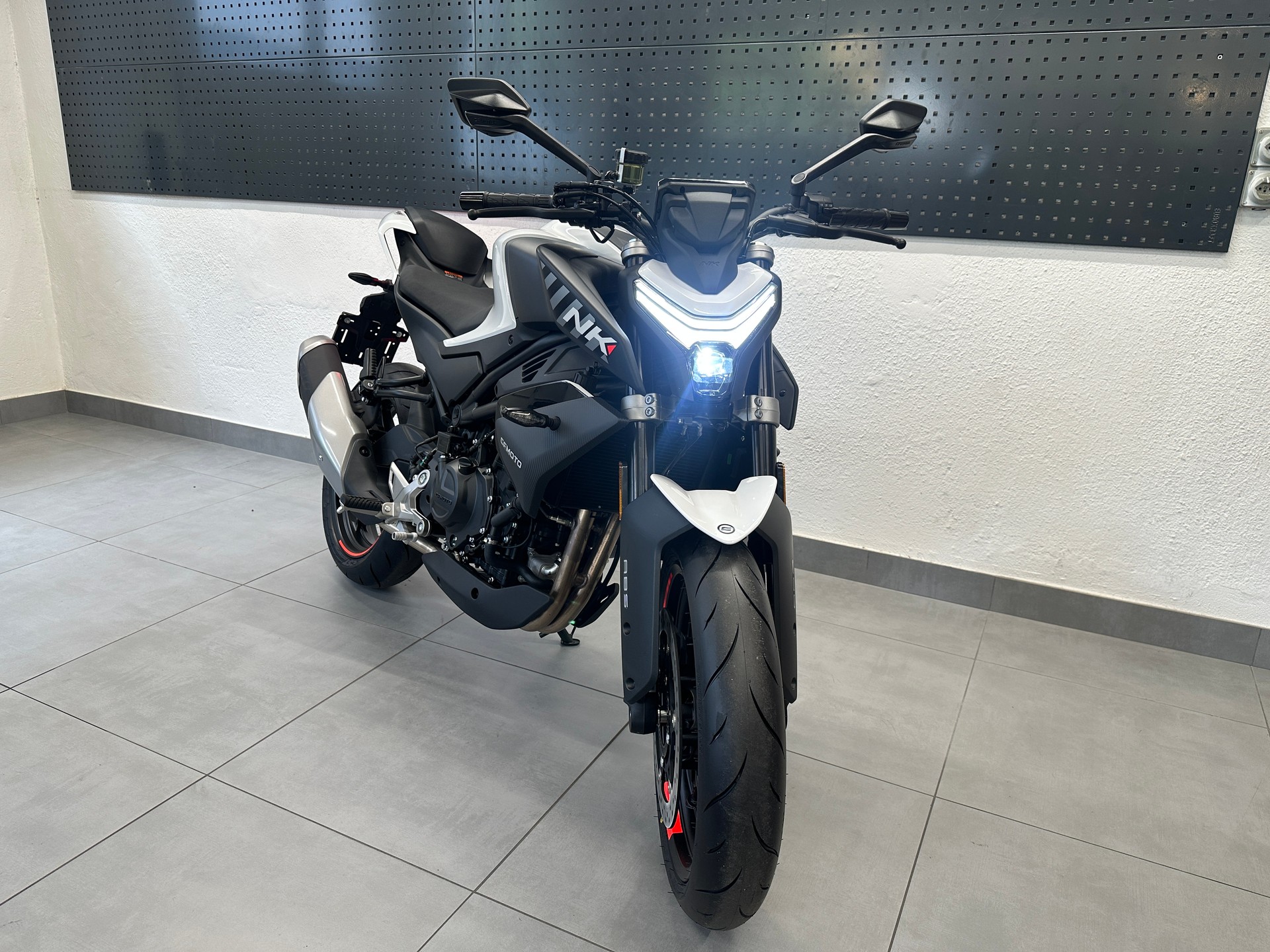 CF MOTO 450 NK | Ab Lager lieferbar | Neu | Naked Bike | A2 | Garantie-showroom-element-2