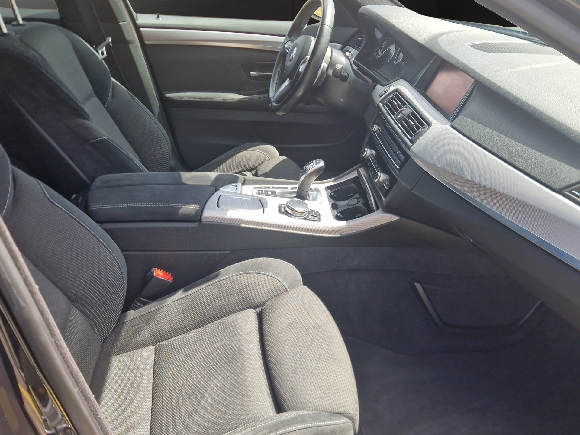 BMW 528i MSport Touring xDrive Steptronic-image-11