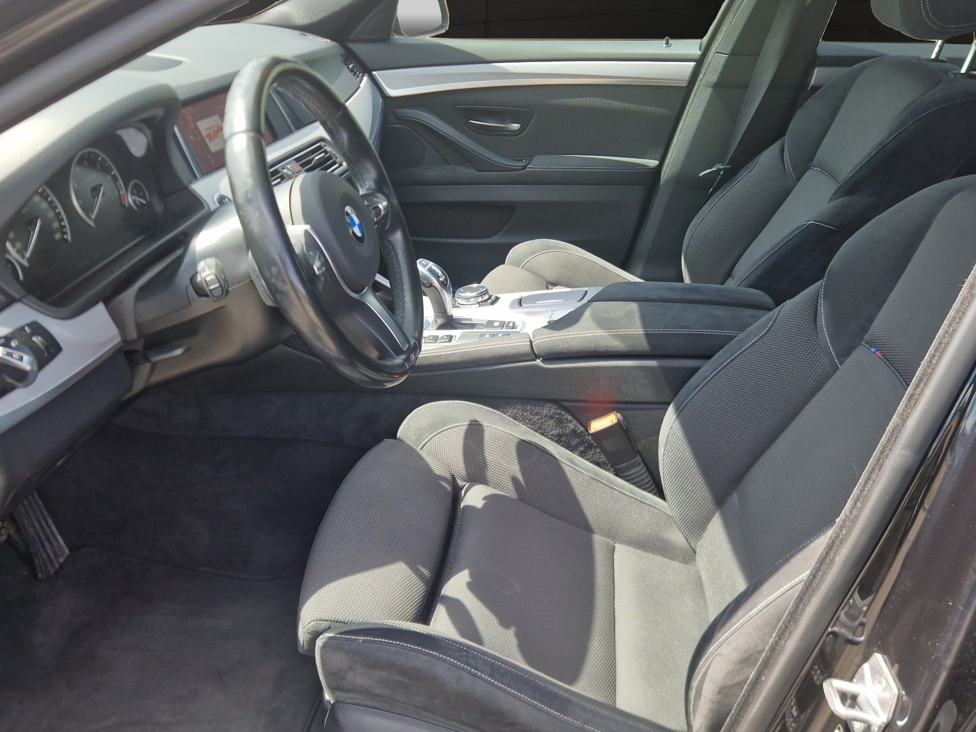 BMW 528i MSport Touring xDrive Steptronic-image-8