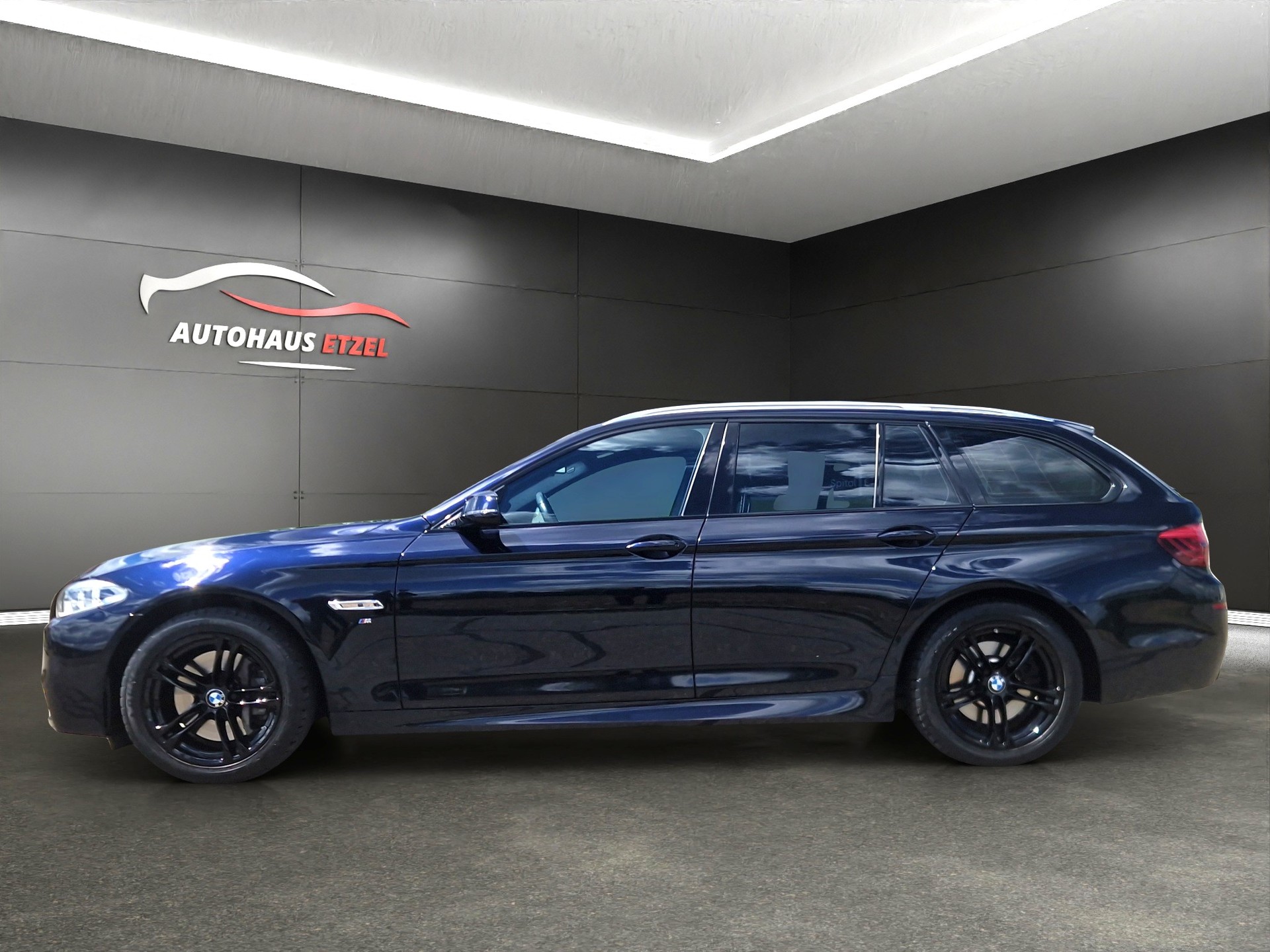 BMW 528i MSport Touring xDrive Steptronic-image-1
