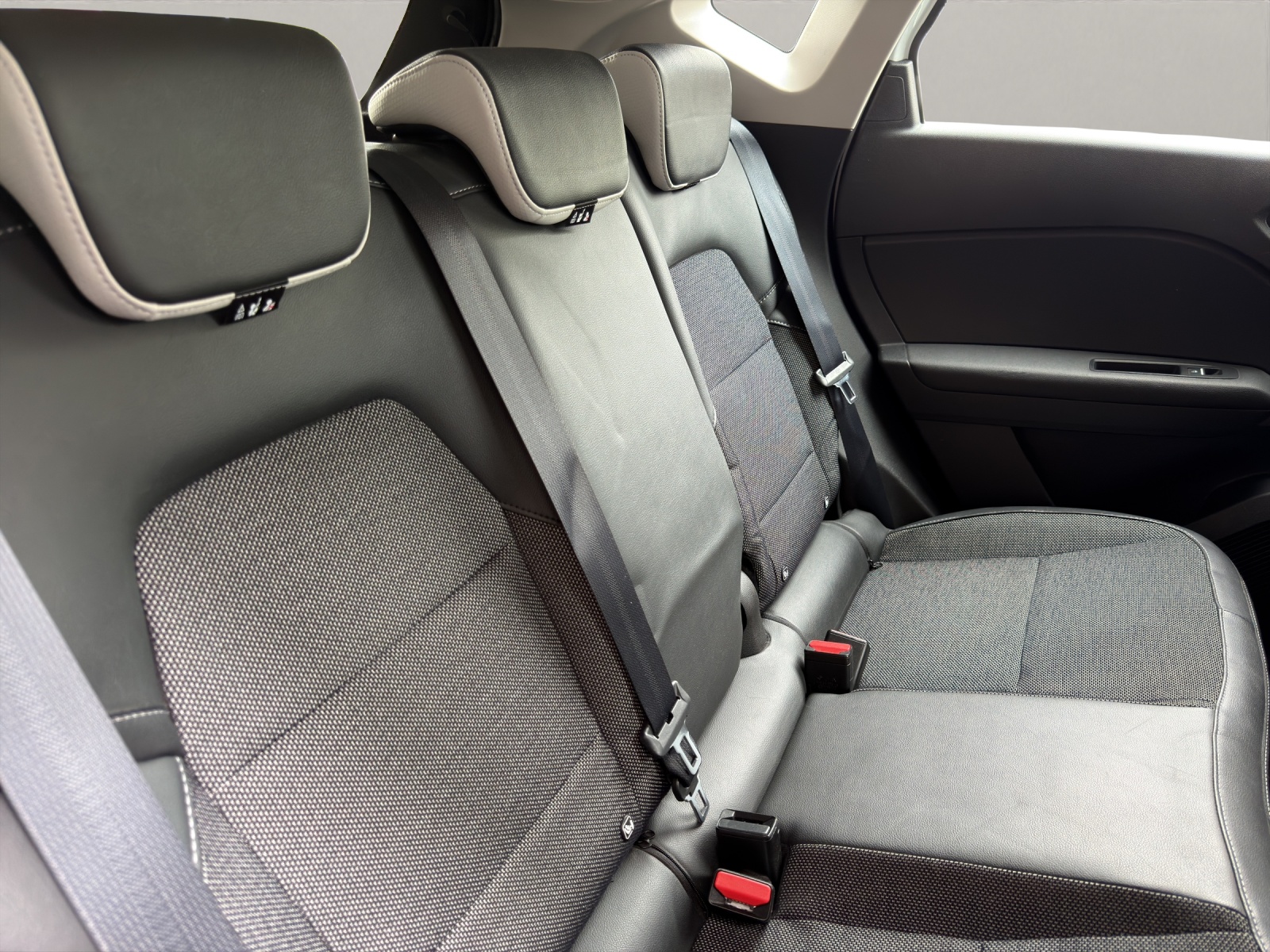 RENAULT Captur 1.6 E-Tech Intens-image-13