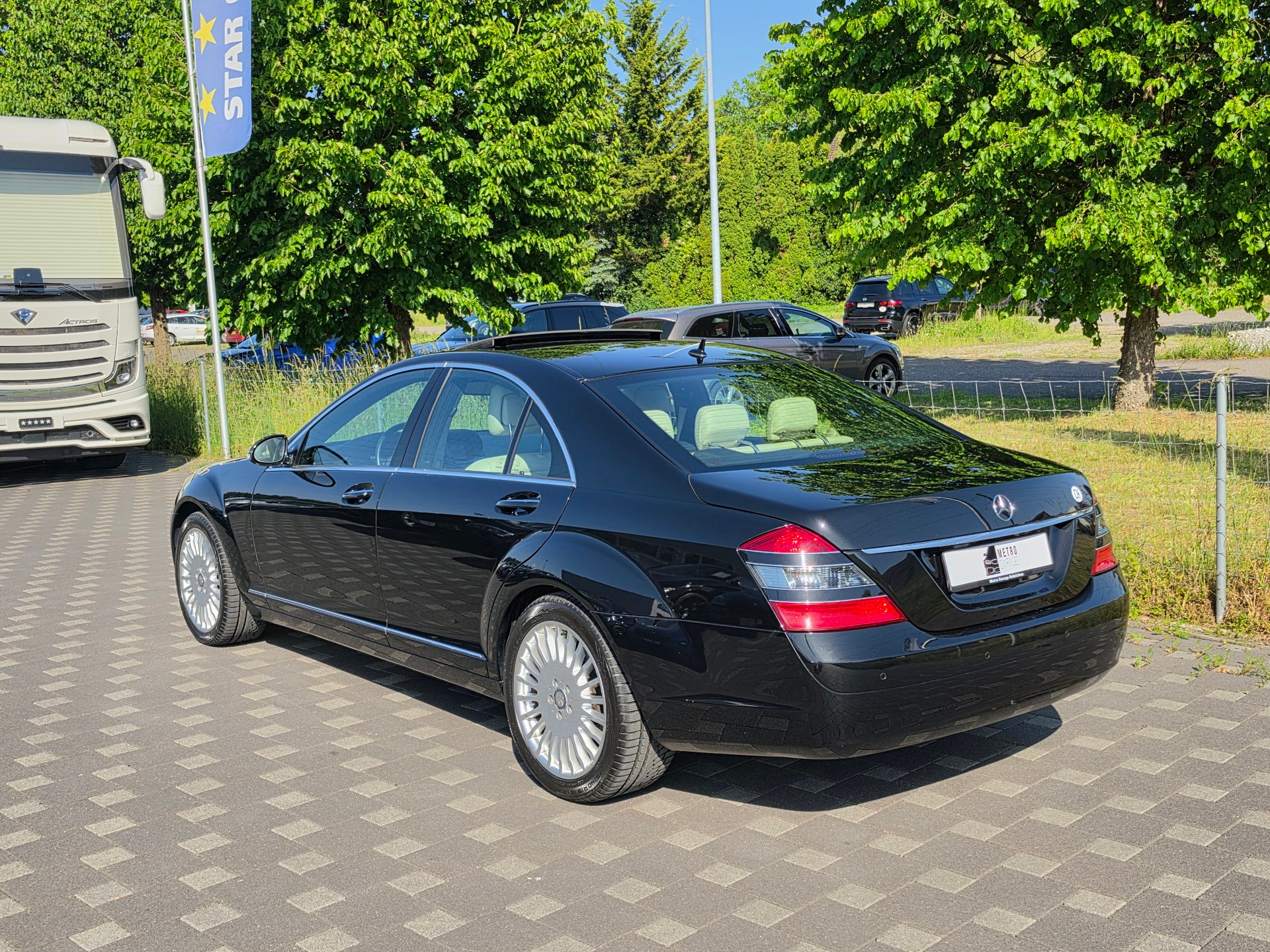 MERCEDES-BENZ S 350 7G-Tronic-showroom-element-2