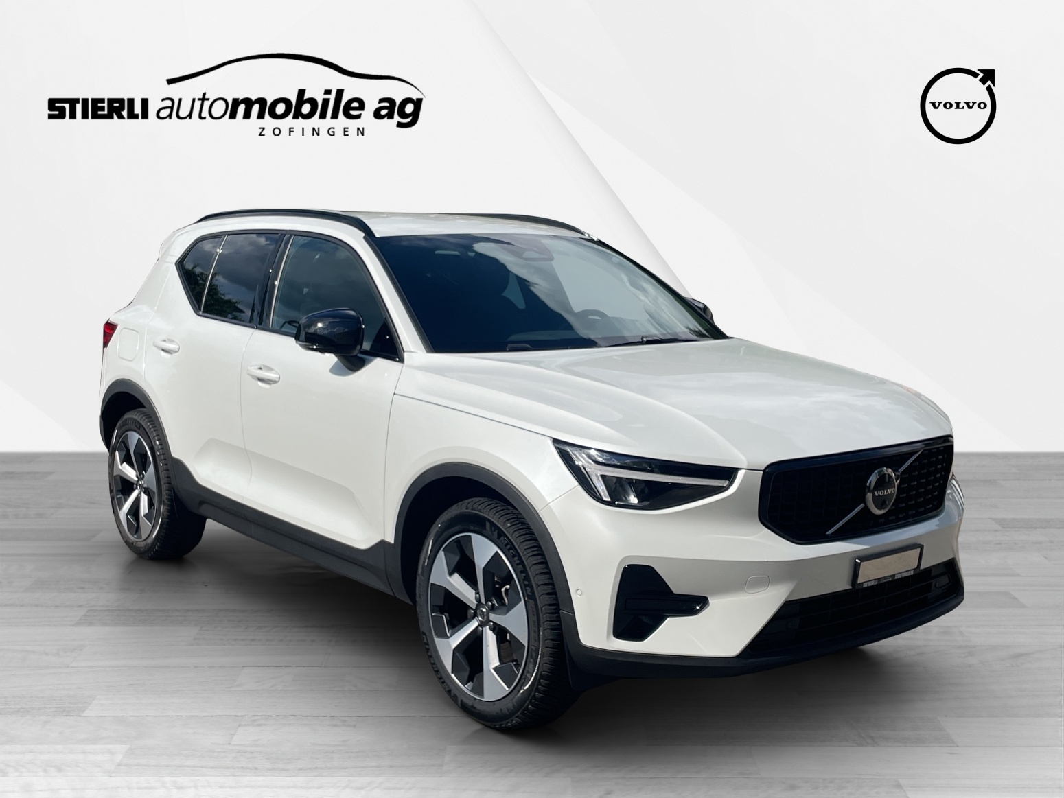 VOLVO XC40 2.0 B3 MH Plus Dark-showroom-element-2