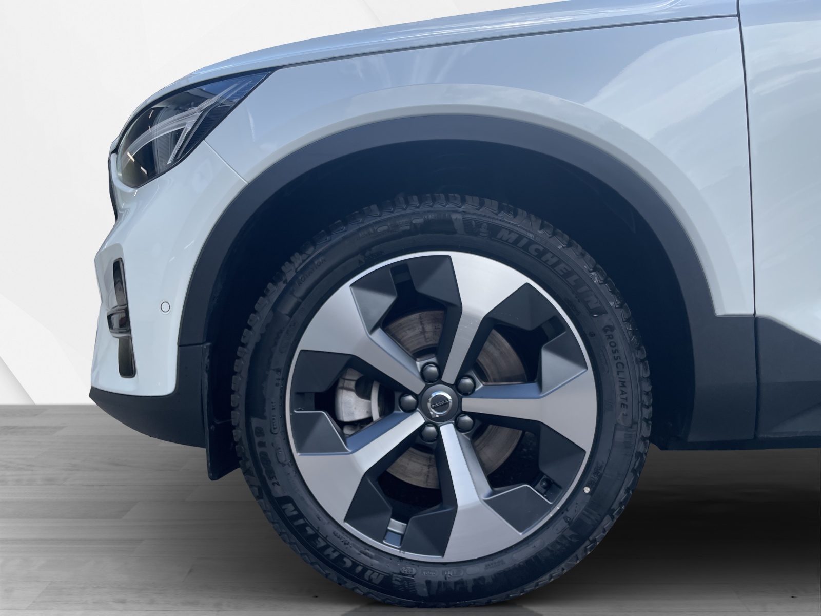 VOLVO XC40 2.0 B3 MH Plus Dark-image-8