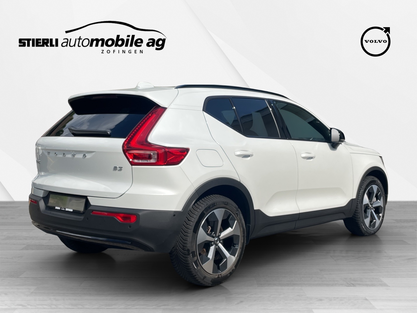 VOLVO XC40 2.0 B3 MH Plus Dark-image-4