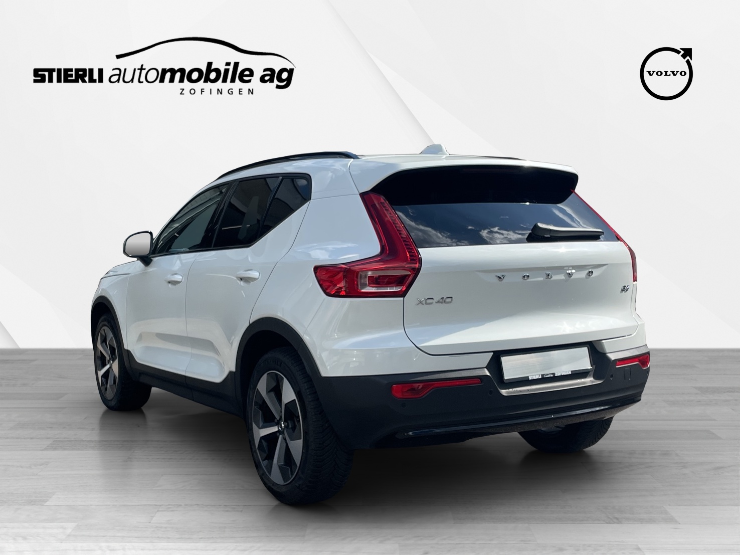 VOLVO XC40 2.0 B3 MH Plus Dark-image-6