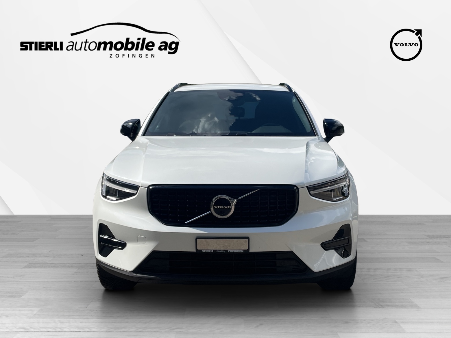 VOLVO XC40 2.0 B3 MH Plus Dark-showroom-element-1