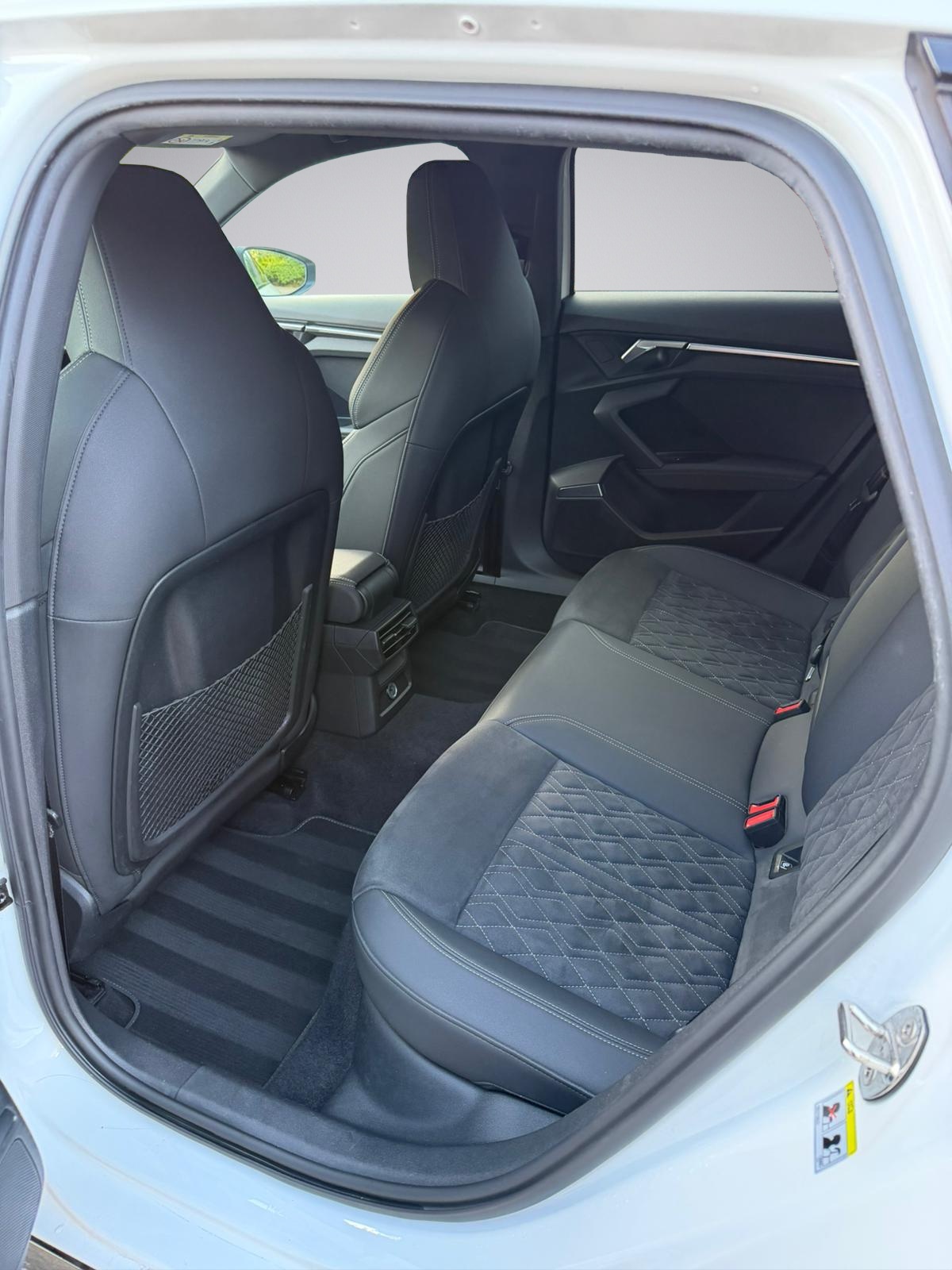 AUDI A3 Sportback 35 TFSI S line Attraction S-tronic-image-10