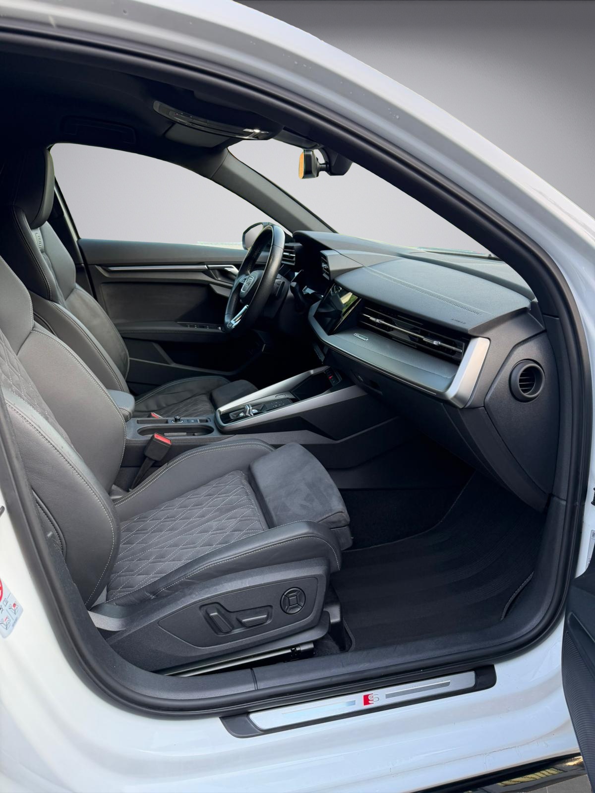AUDI A3 Sportback 35 TFSI S line Attraction S-tronic-image-12