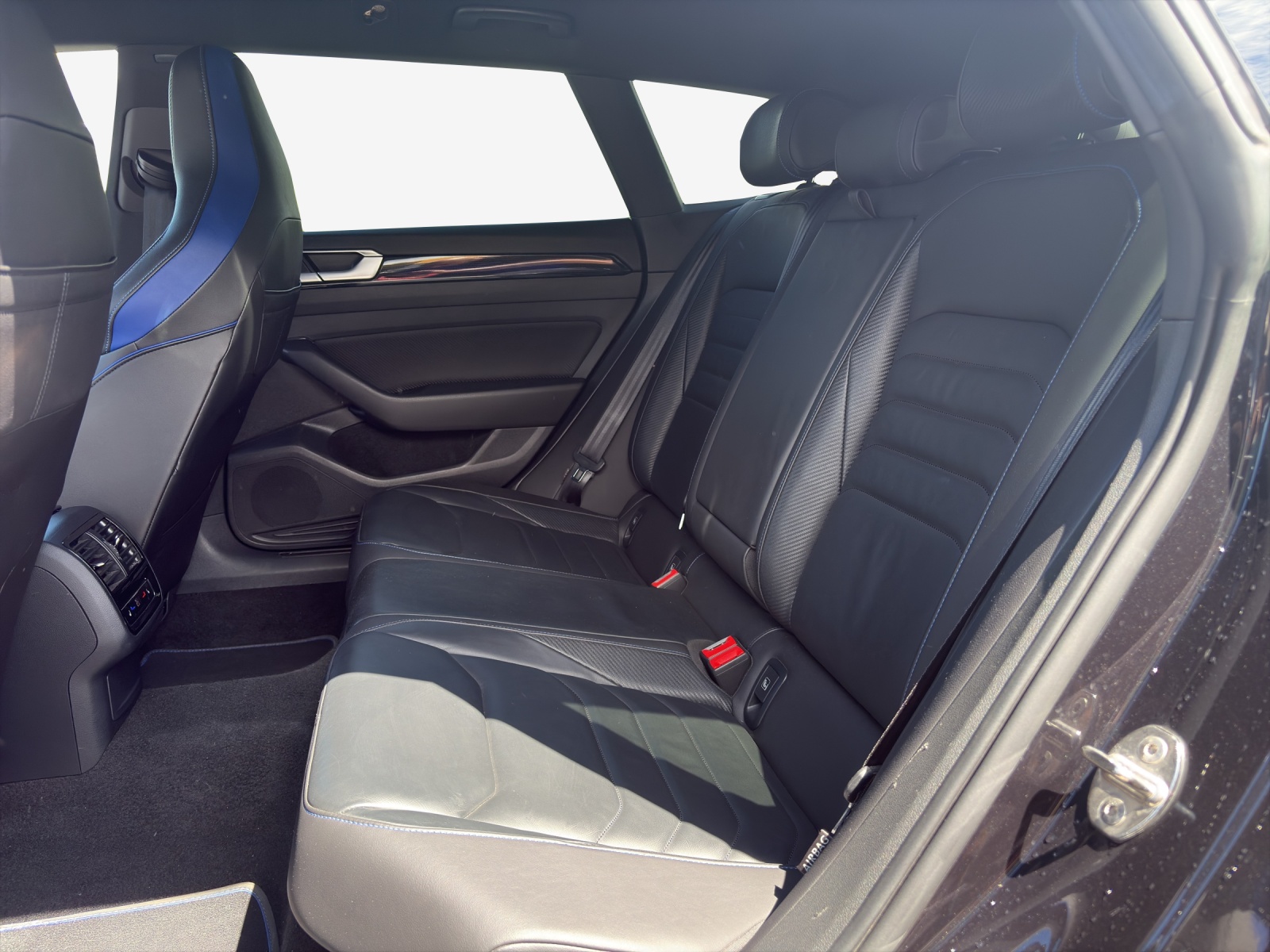 VW Arteon SB 2.0 TSI R 4Motion DSG-image-11