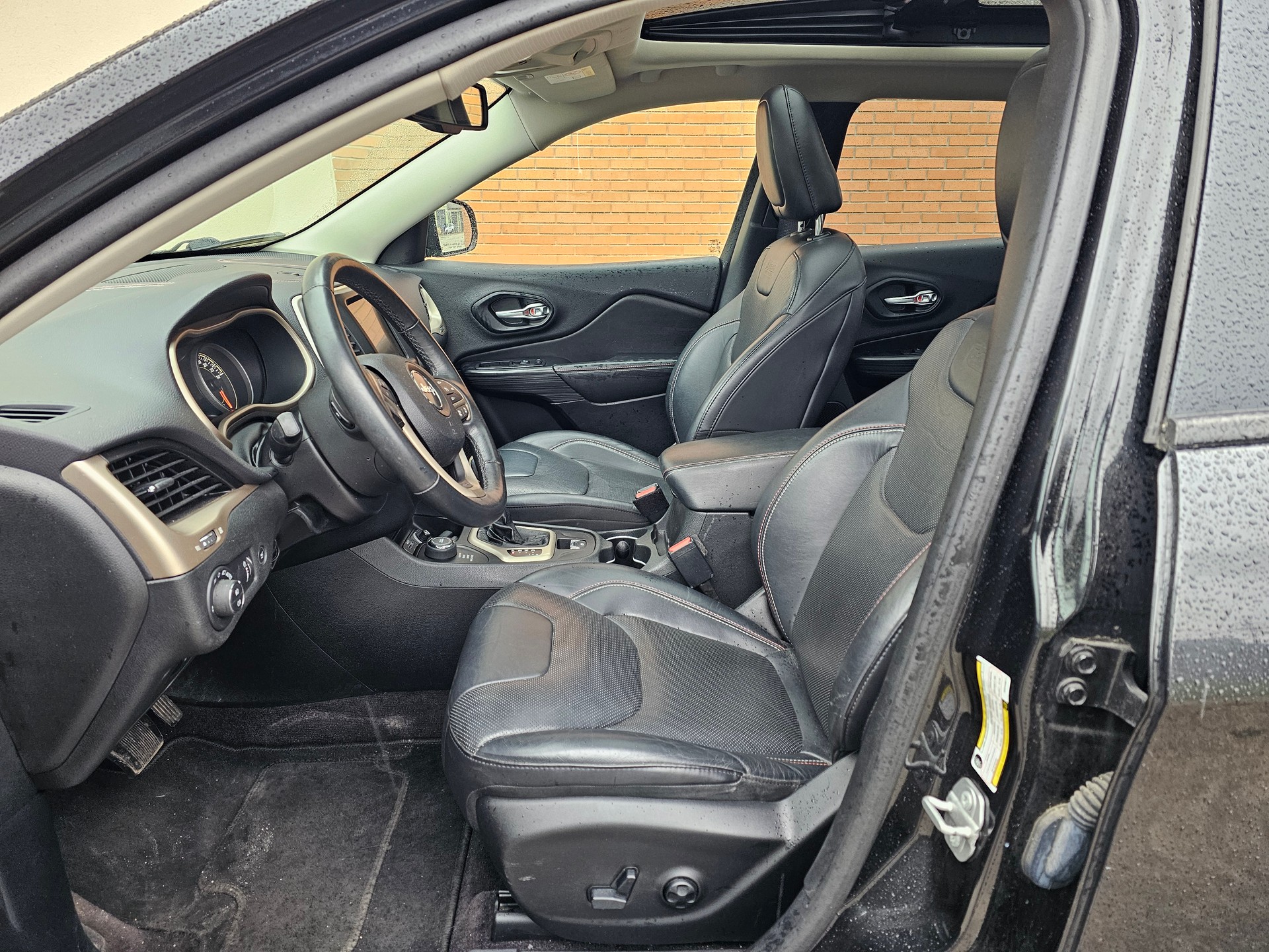 JEEP Cherokee 2.2TD Longitude Sw- Black Ed. AWD 9ATX-image-8