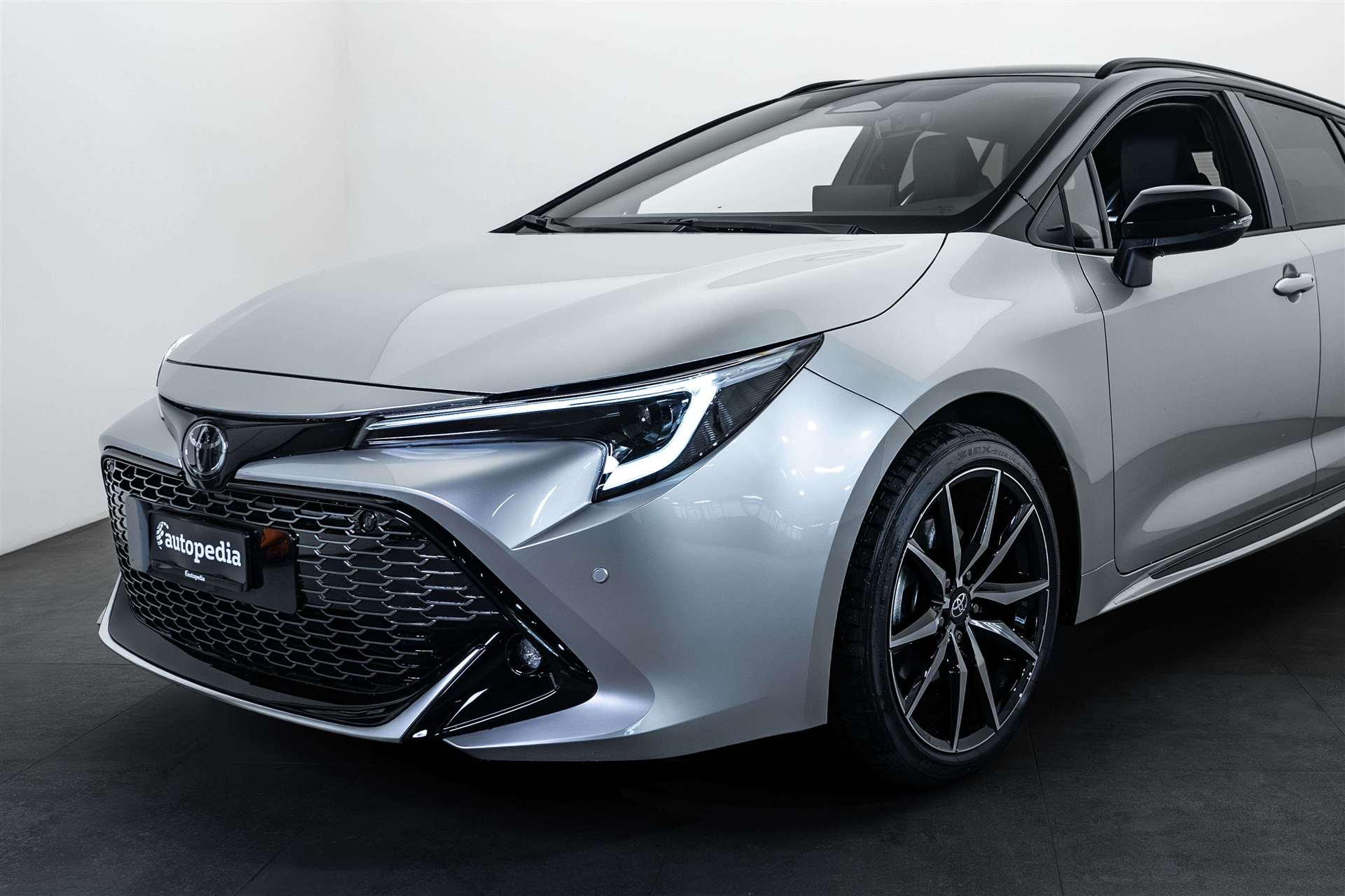 TOYOTA Corolla Touring Sports 2.0 HSD GR Sport e-CVT Automat-showroom-element-1