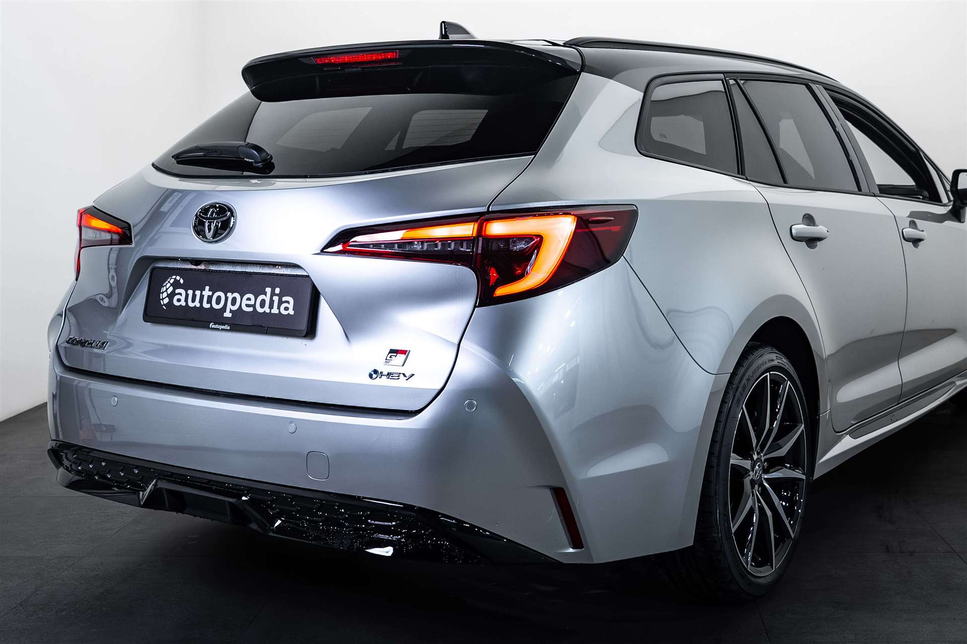 TOYOTA Corolla Touring Sports 2.0 HSD GR Sport e-CVT Automat-showroom-element-3