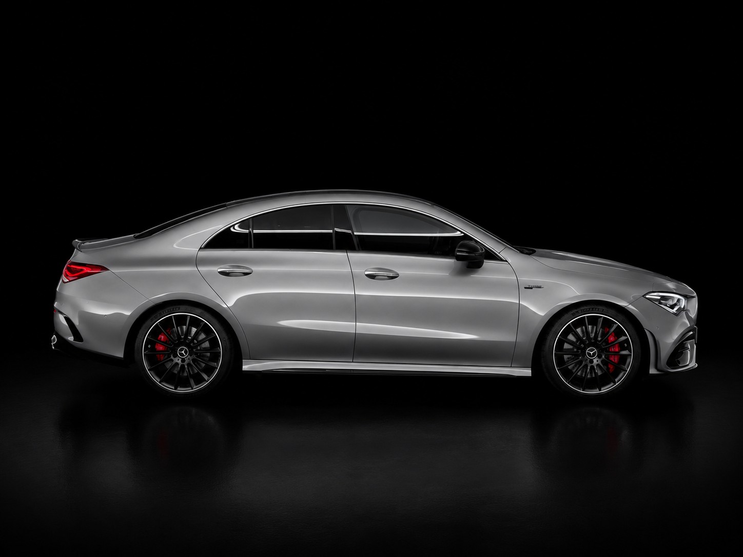 MERCEDES-BENZ CLA 35 AMG 4Matic 7G-DCT-showroom-element-1