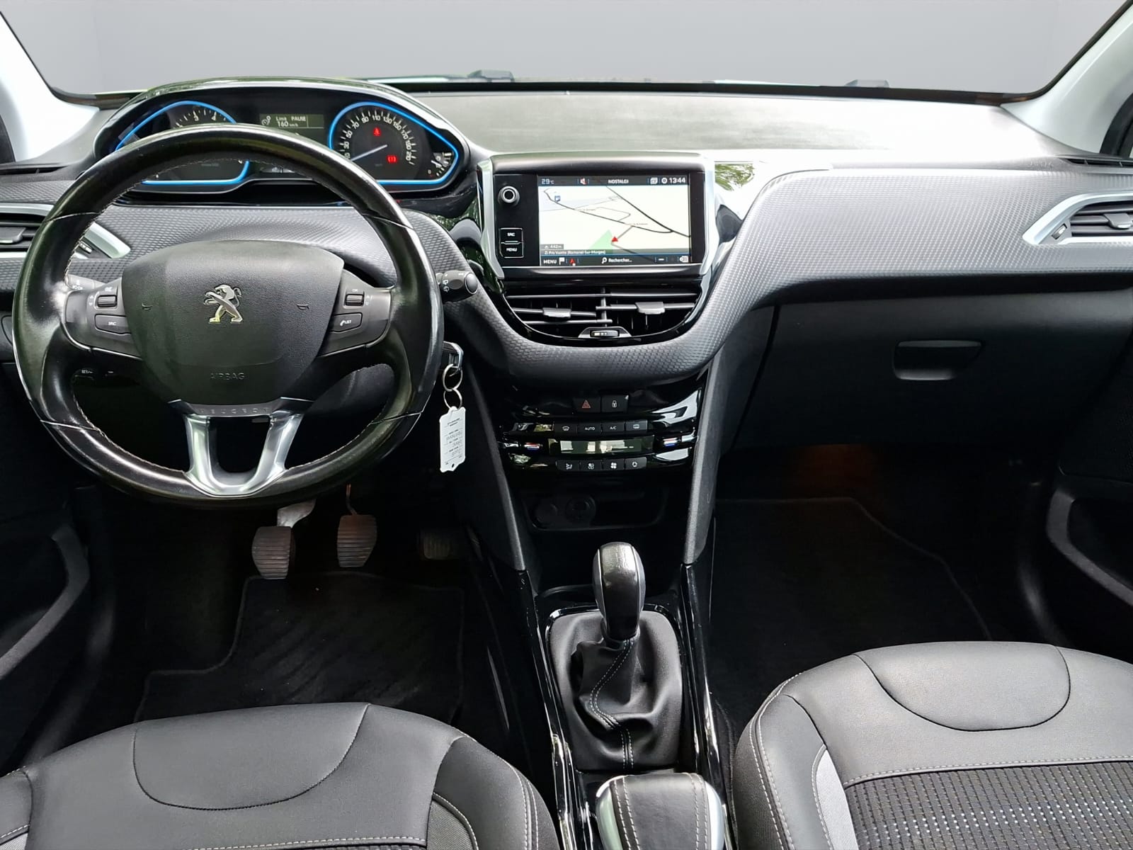 PEUGEOT 2008 1.2 PureTech Allure-image-13