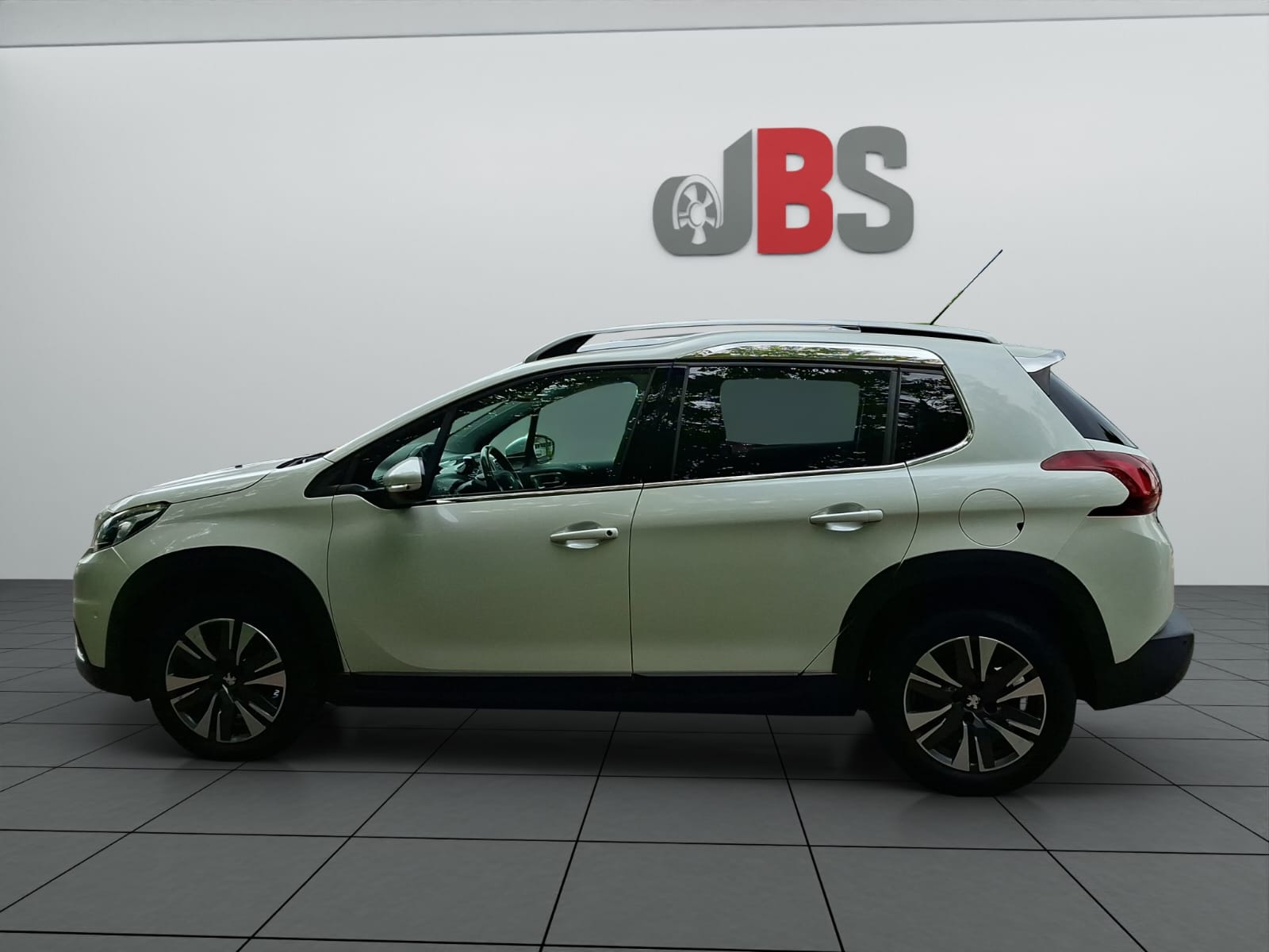 PEUGEOT 2008 1.2 PureTech Allure-showroom-element-3