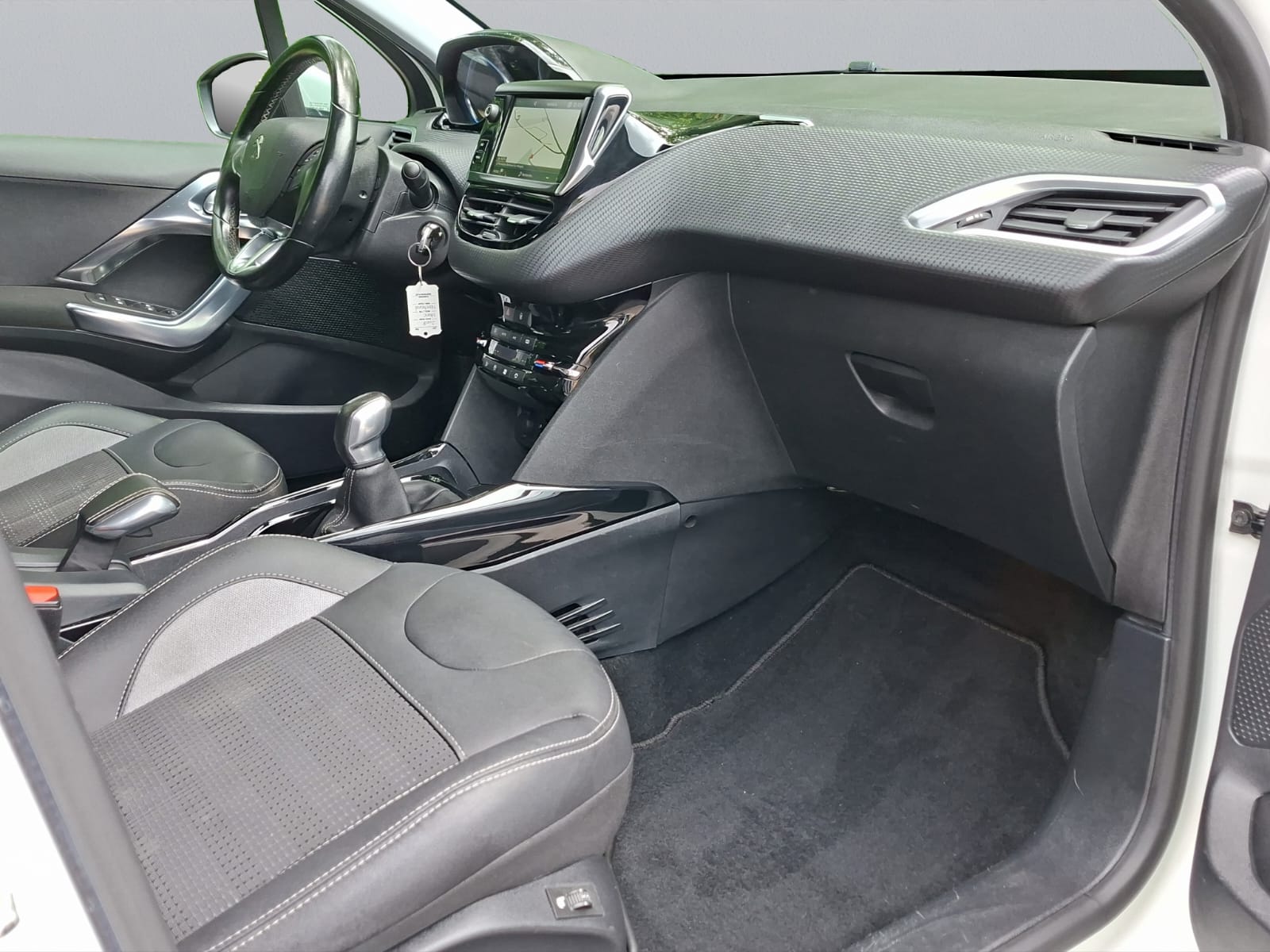 PEUGEOT 2008 1.2 PureTech Allure-image-12