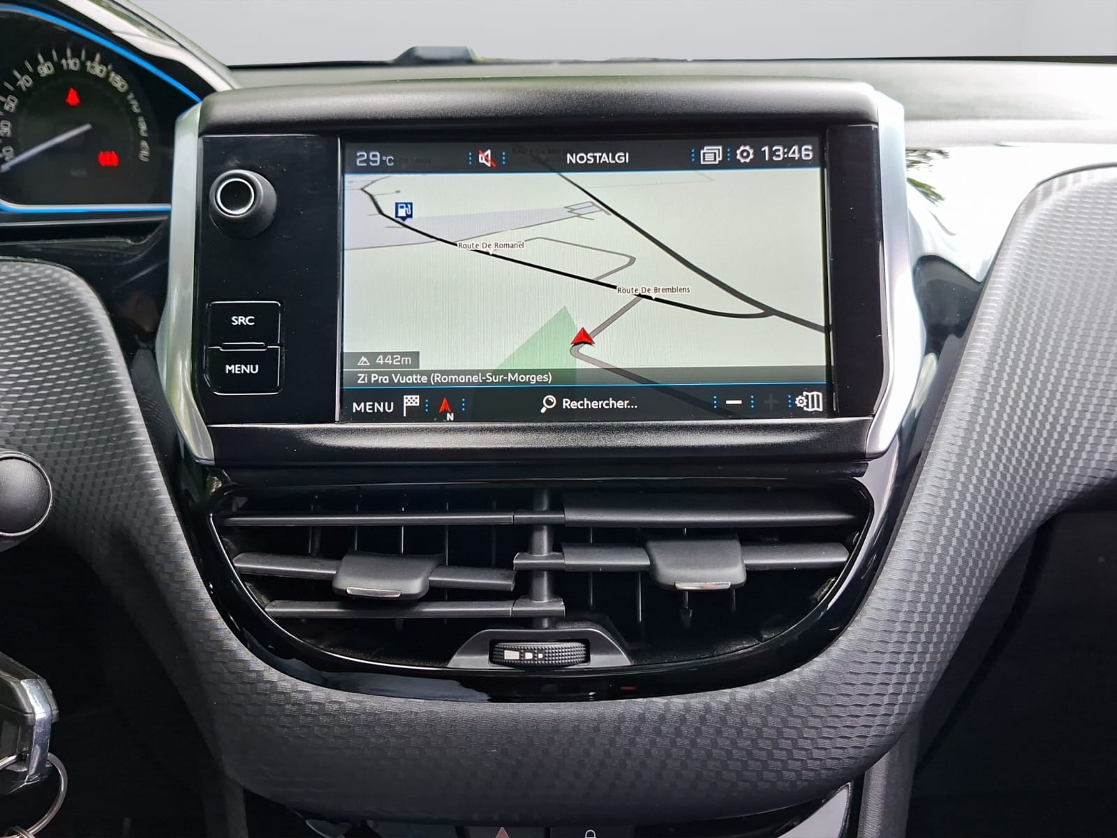 PEUGEOT 2008 1.2 PureTech Allure-image-16