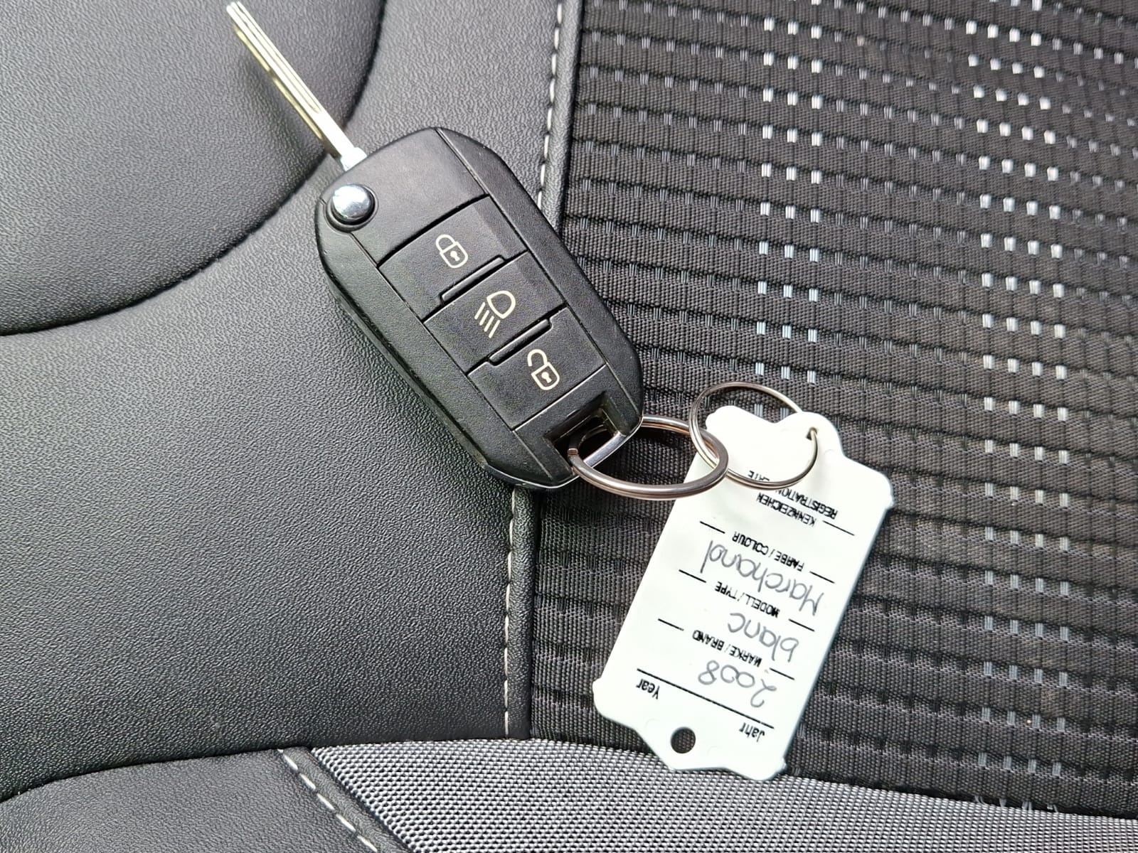 PEUGEOT 2008 1.2 PureTech Allure-image-18