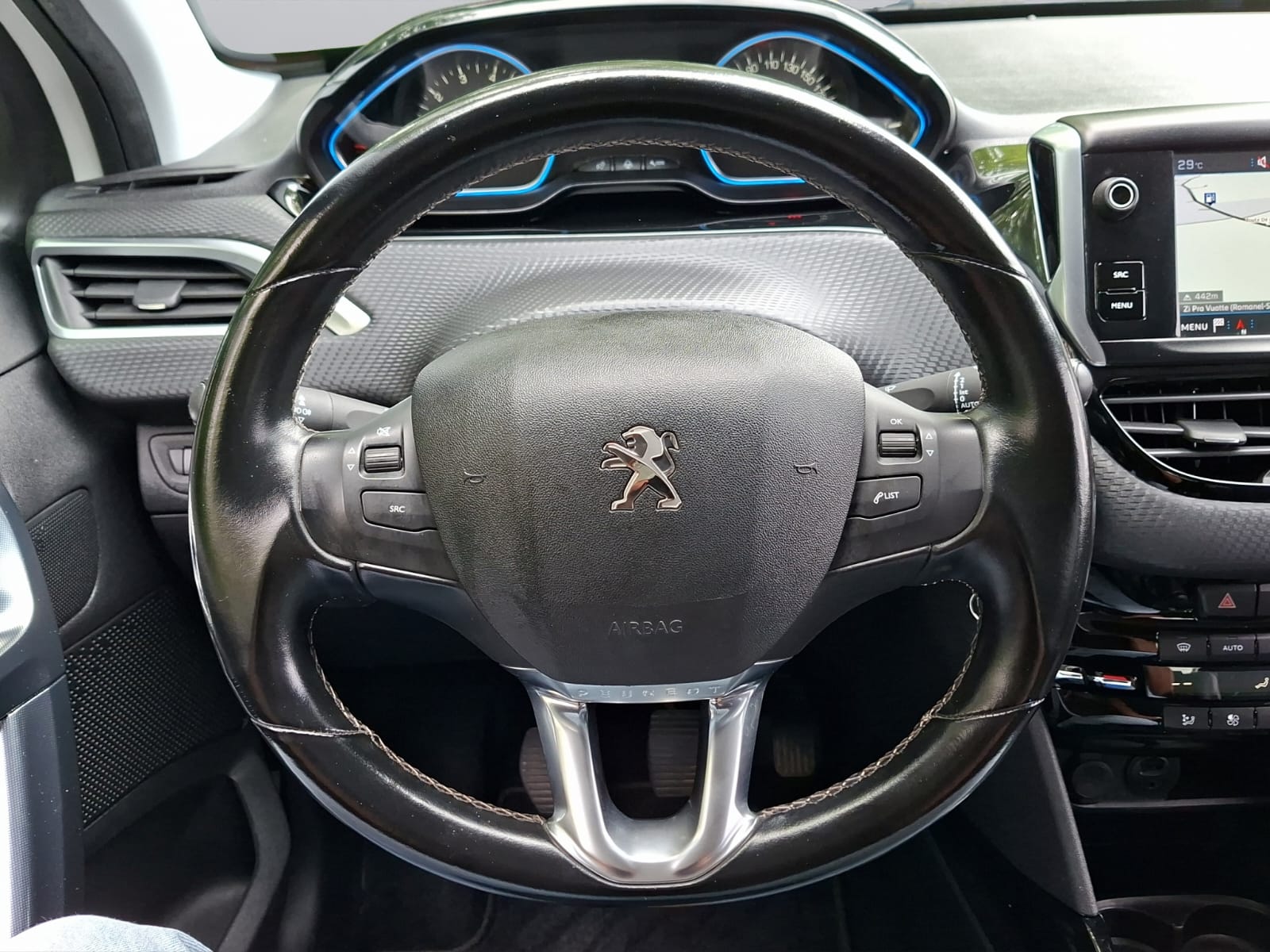 PEUGEOT 2008 1.2 PureTech Allure-image-14