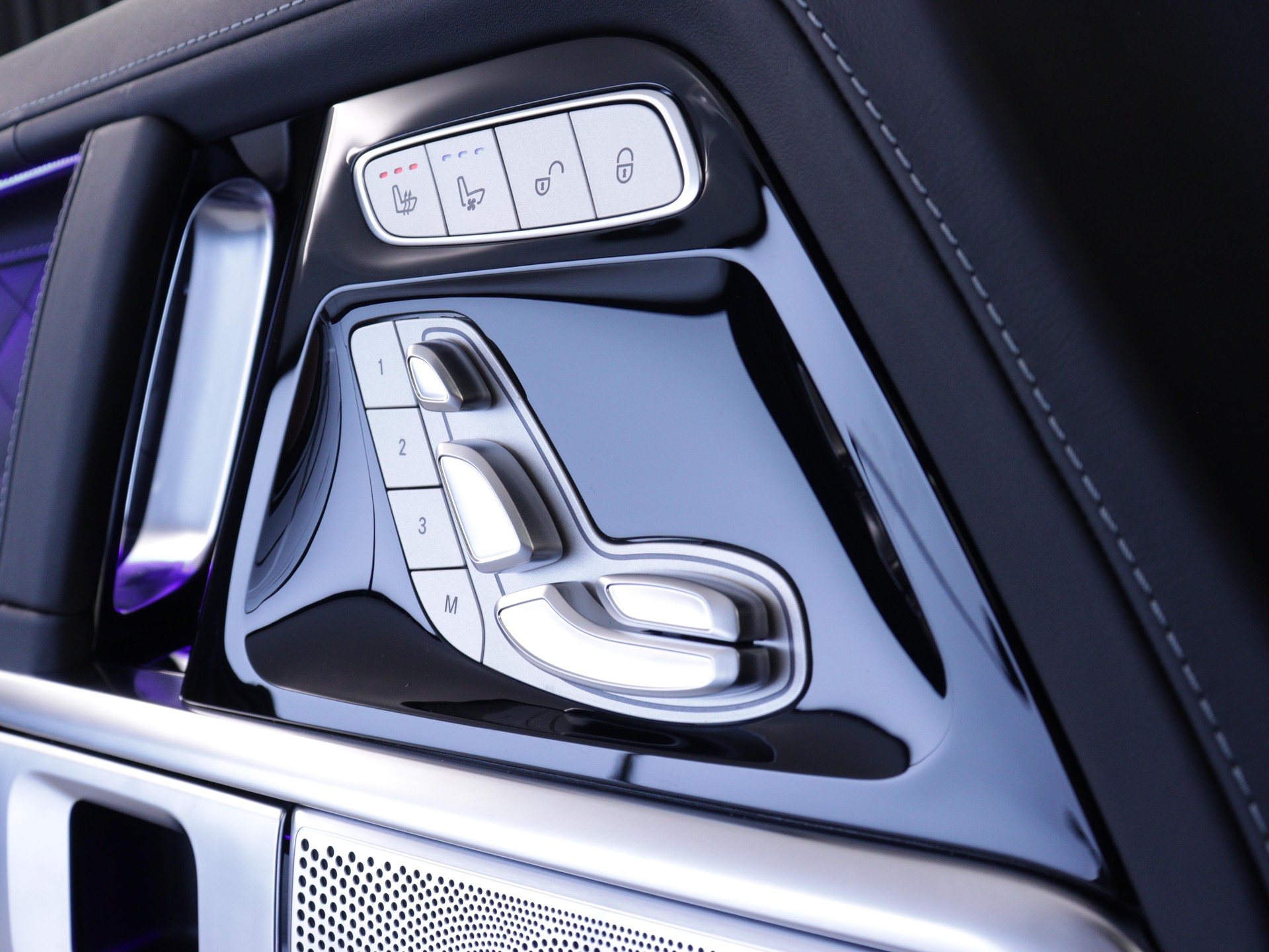 MERCEDES-BENZ G 450 d AMG Line-image-10